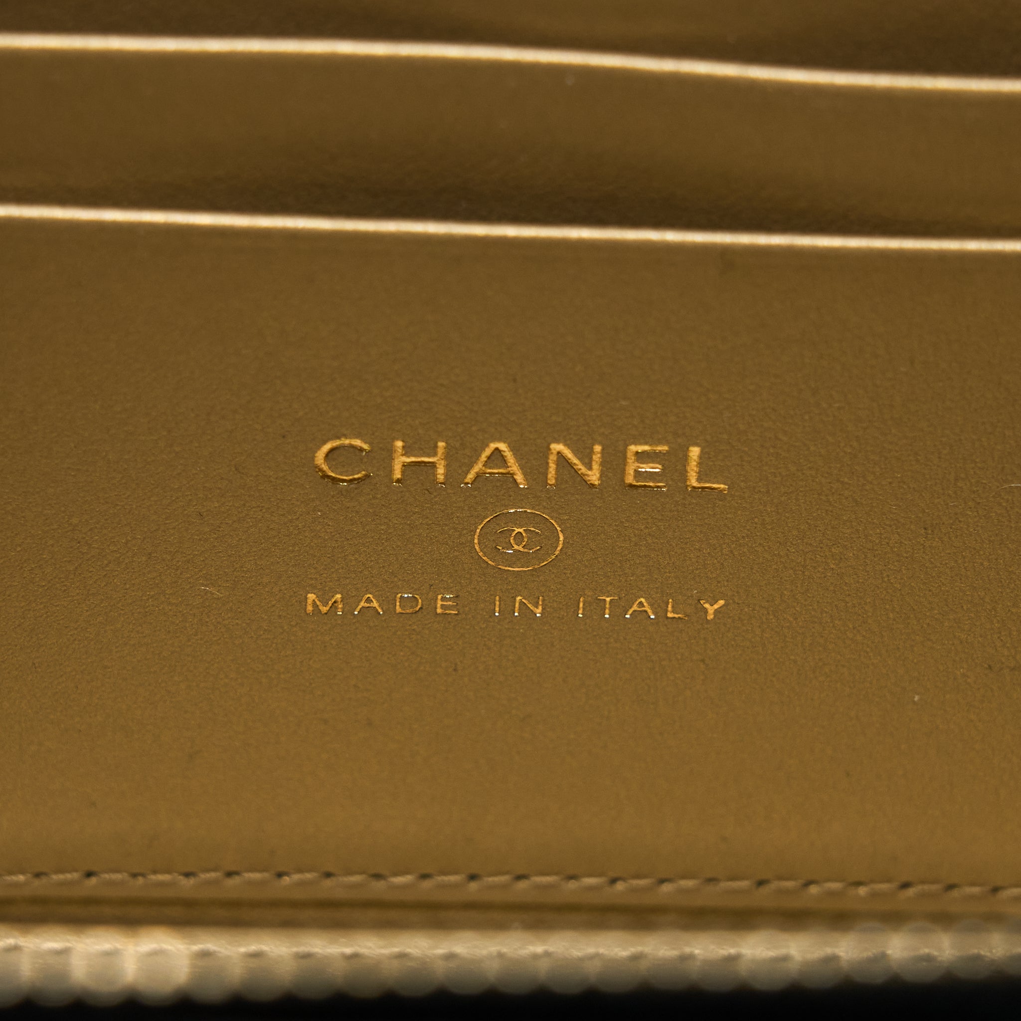 Chanel 23C Pearl Crush Long Vanity Lambskin Black L (Microchip)