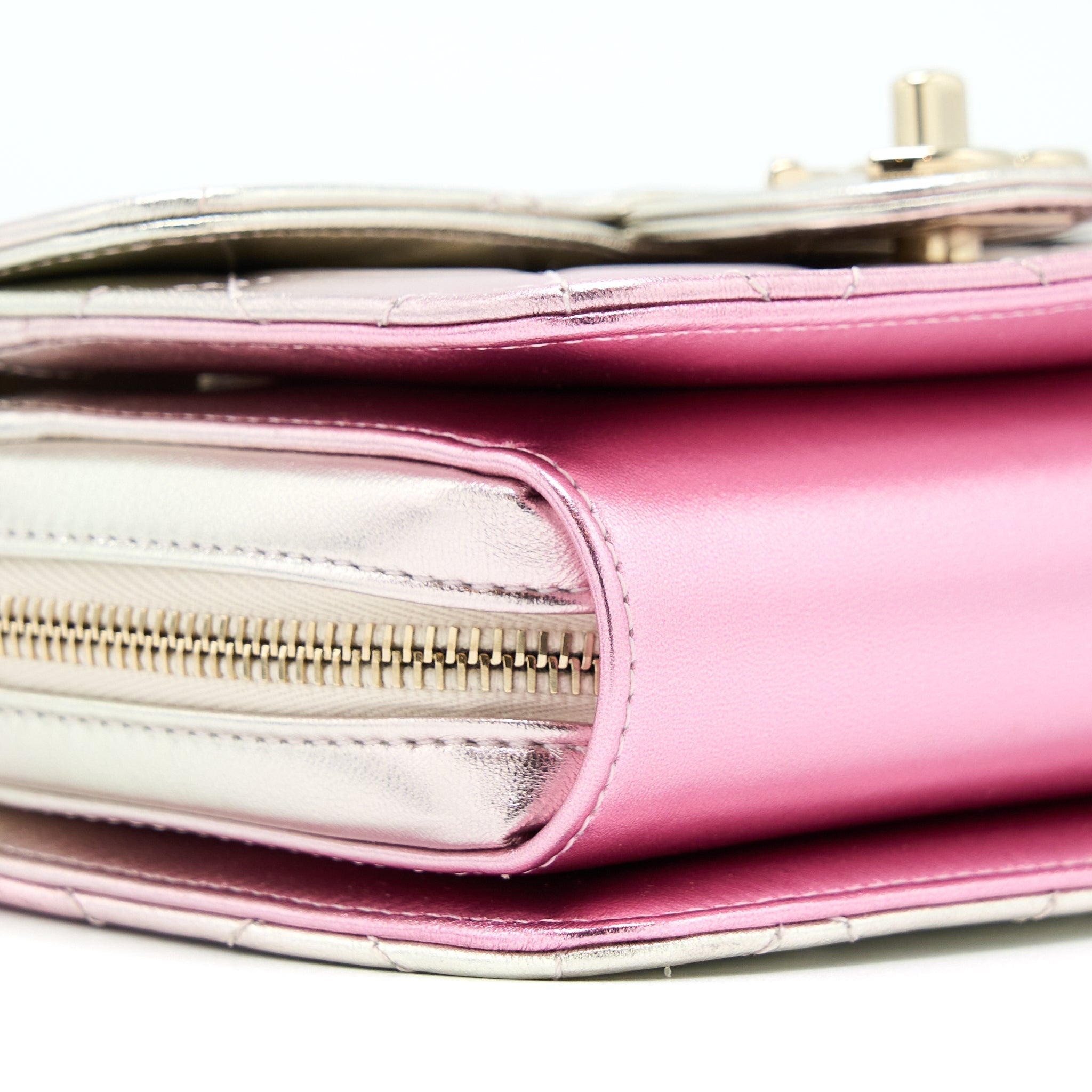Chanel 21P Crossbody Flap Bag Lambskin Iridescent Pink L