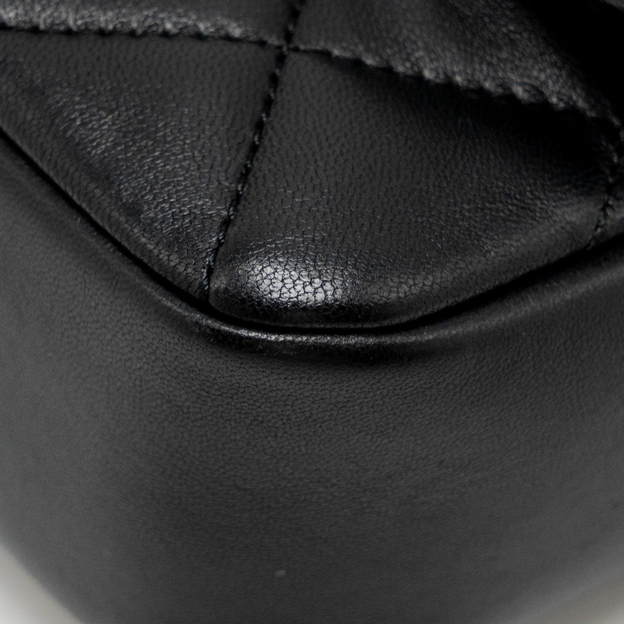 Chanel 22b Heart Chain Flap Bag Lambskin Black (microchip)