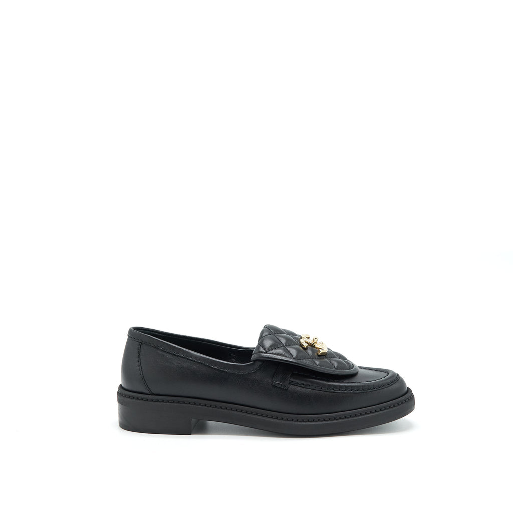 Chanel Size 37 22S Quilted CC Logo Loafer Black L