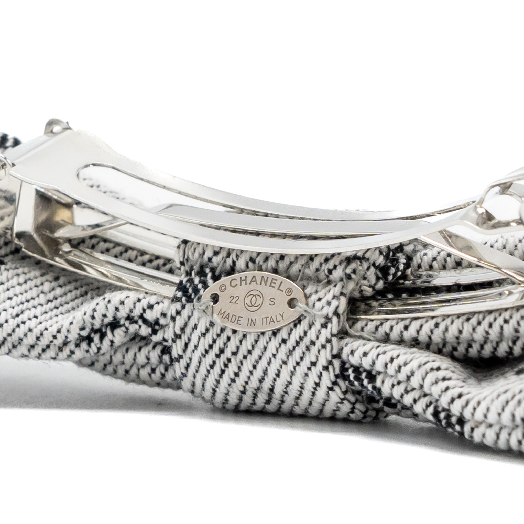 Chanel bow tie hair clip grey / black