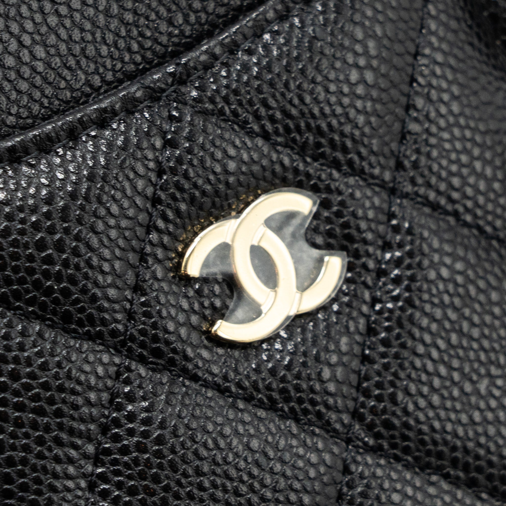 Chanel 23K vertical card holder caviar black L (microchip)