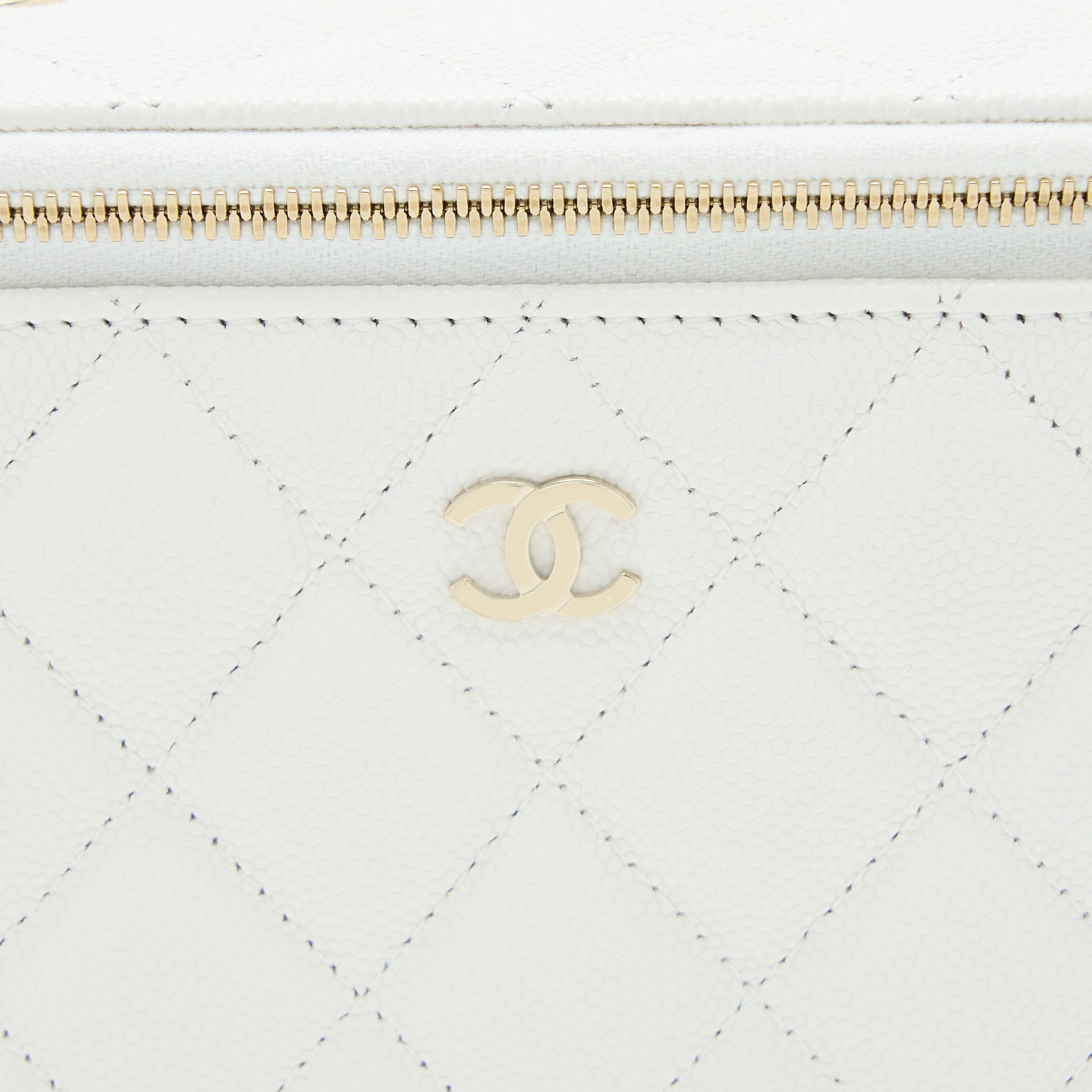 Chanel Long Vanity With Chain Caviar White L (Microchip)