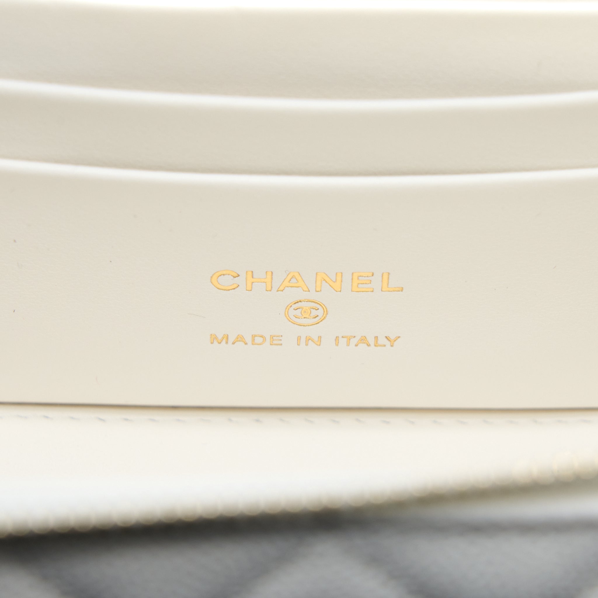 Chanel Long Vanity With Chain Caviar White L (Microchip)