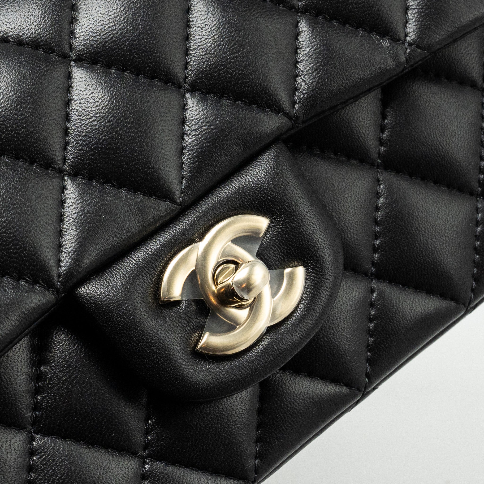 Chanel Top Handle Mini Rectangular Flap bag Lambskin Black L (microchip)