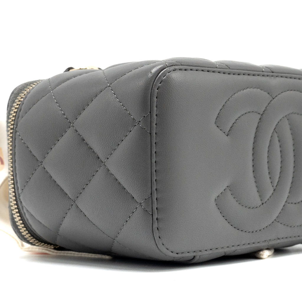 Chanel long vanity case lambskin grey L (microchip)