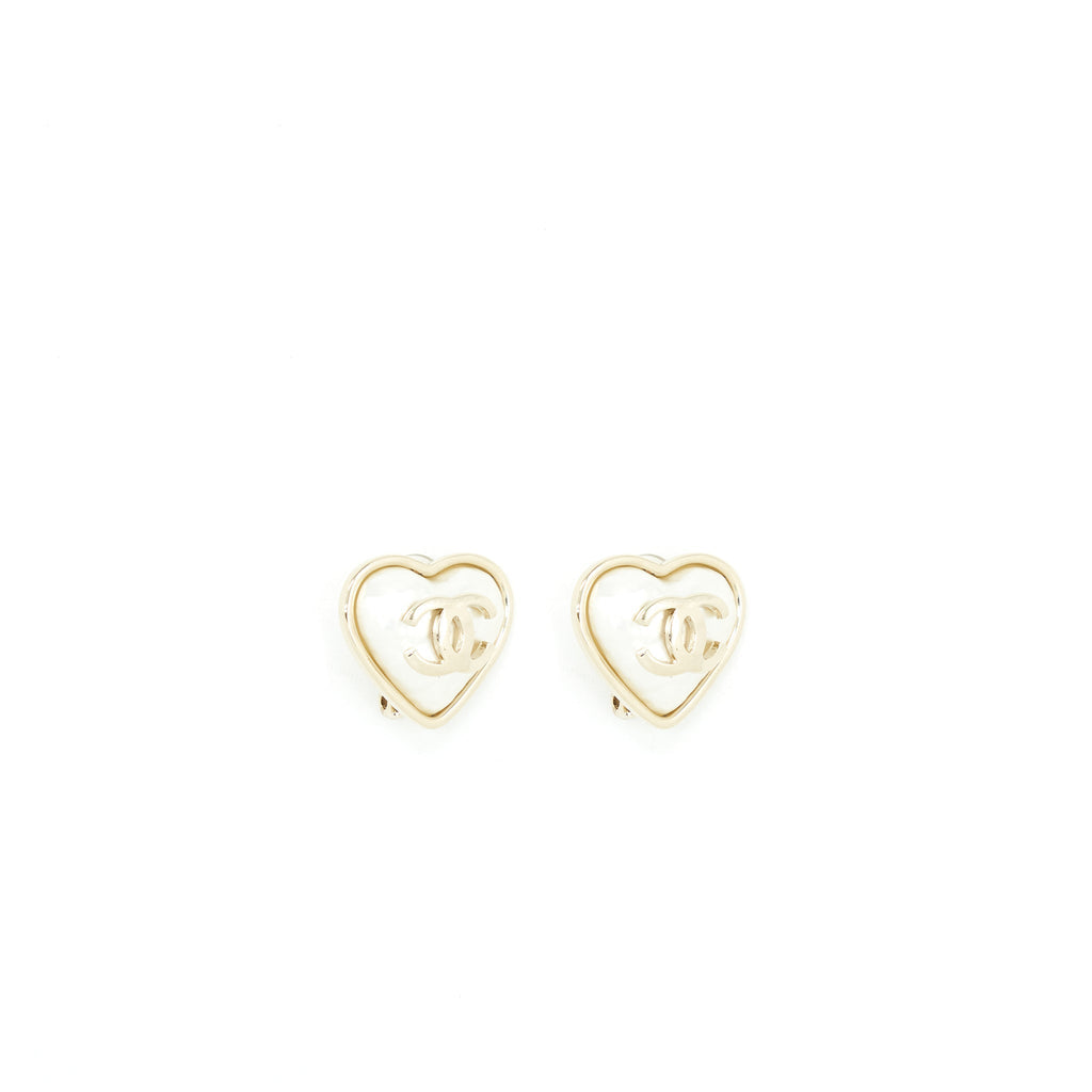 Chanel 22C Heart Earclip L
