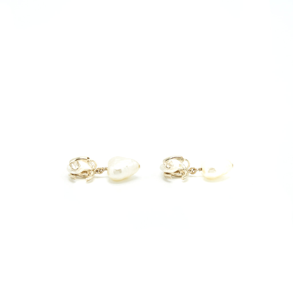 Chanel CC And Heart Earclips L