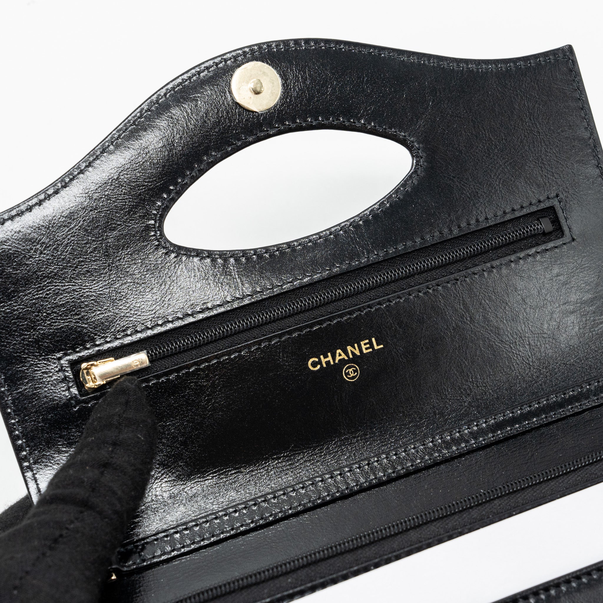 Chanel 24C 31 wallet on chain shiny calfskin black L (Microchip)