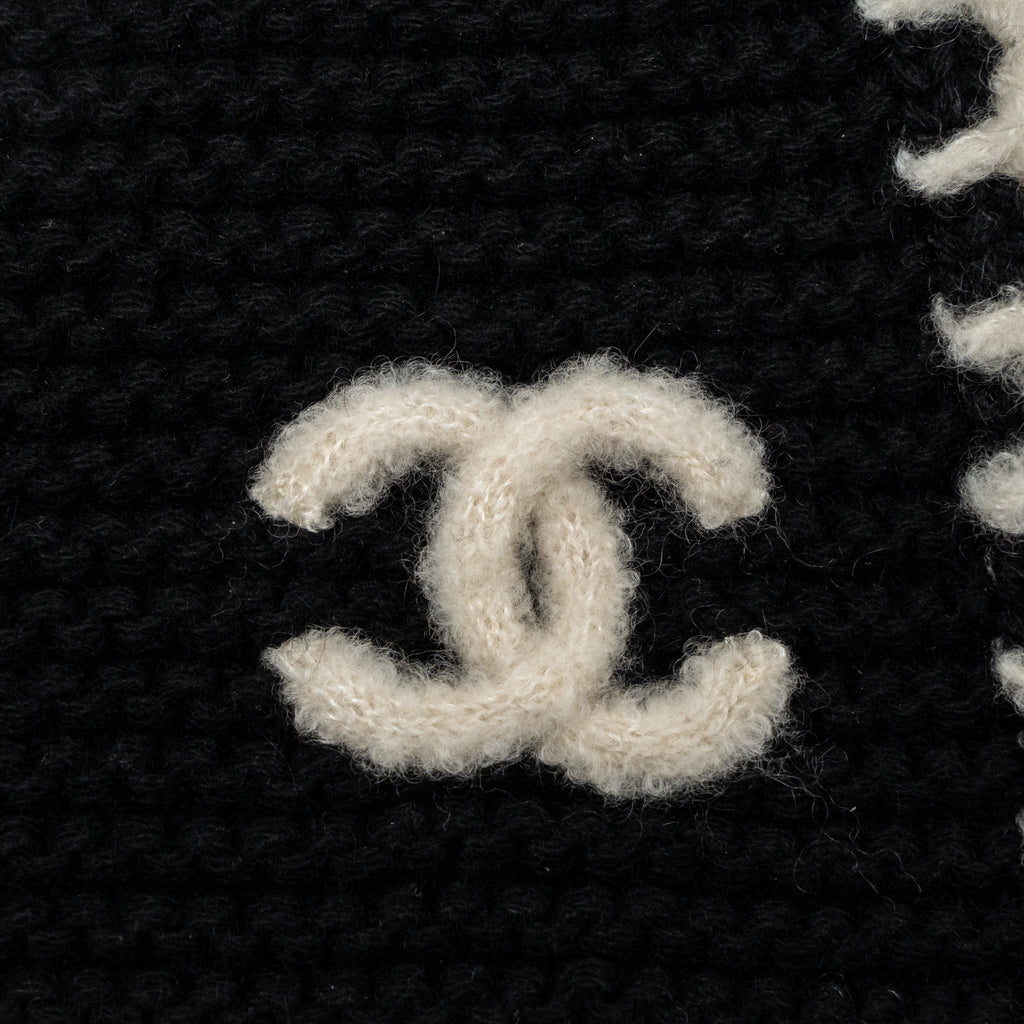 Chanel 23A Cashmere Scarf Black/White
