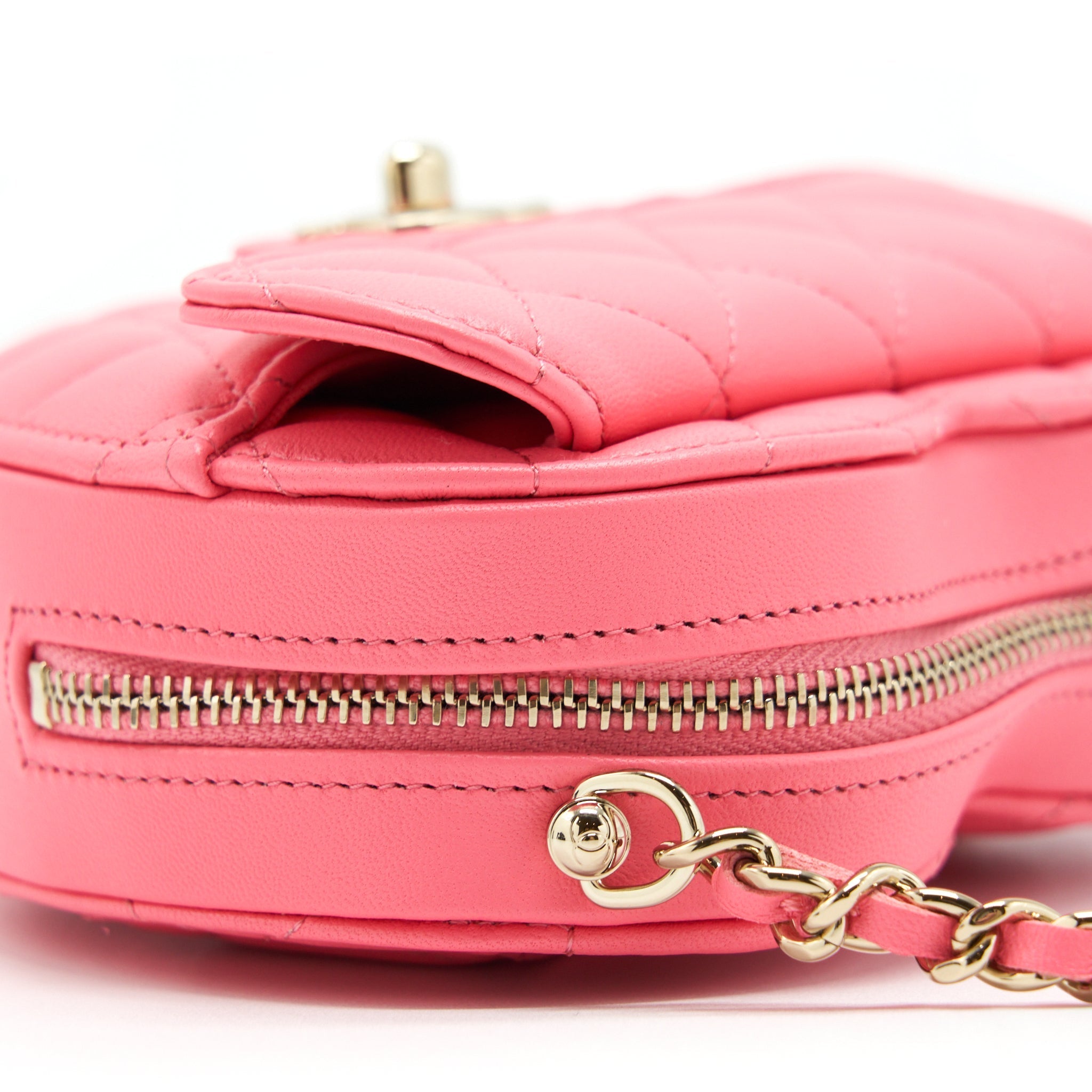 Chanel 22S Small Heart Bag Lambskin Pink L