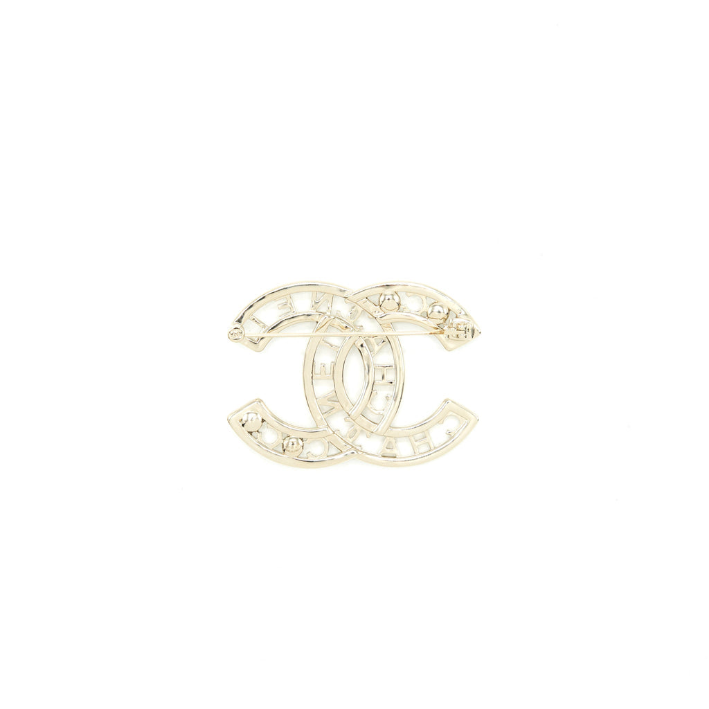 Chanel cc Logo Letter and Pearl Brooch L