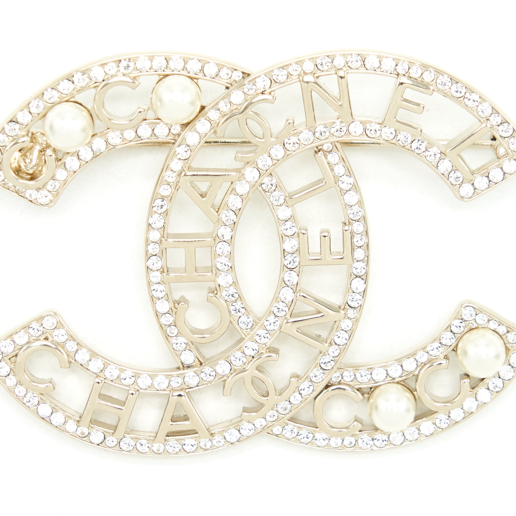 Chanel cc Logo Letter and Pearl Brooch L