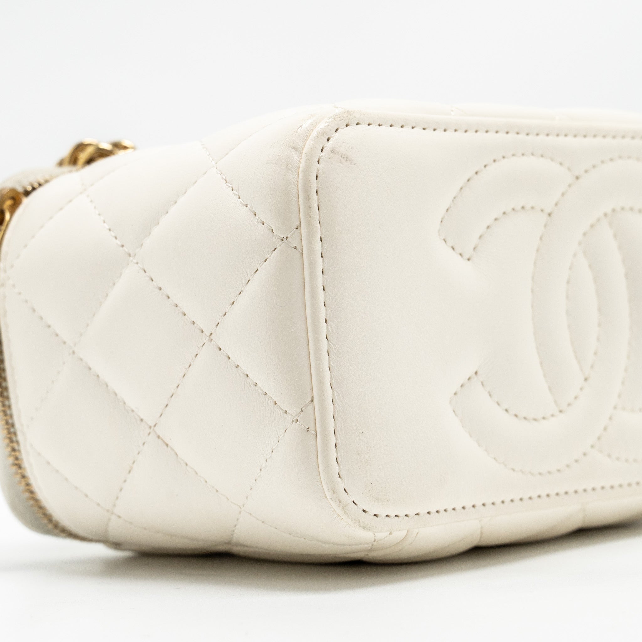 Chanel Letter/ CC Logo Chain Long Vanity Case Lambskin White  (Microchip)