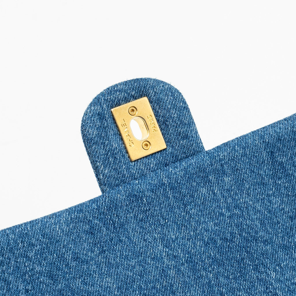 Chanel 22P Flap bag denim blue  (microchip)