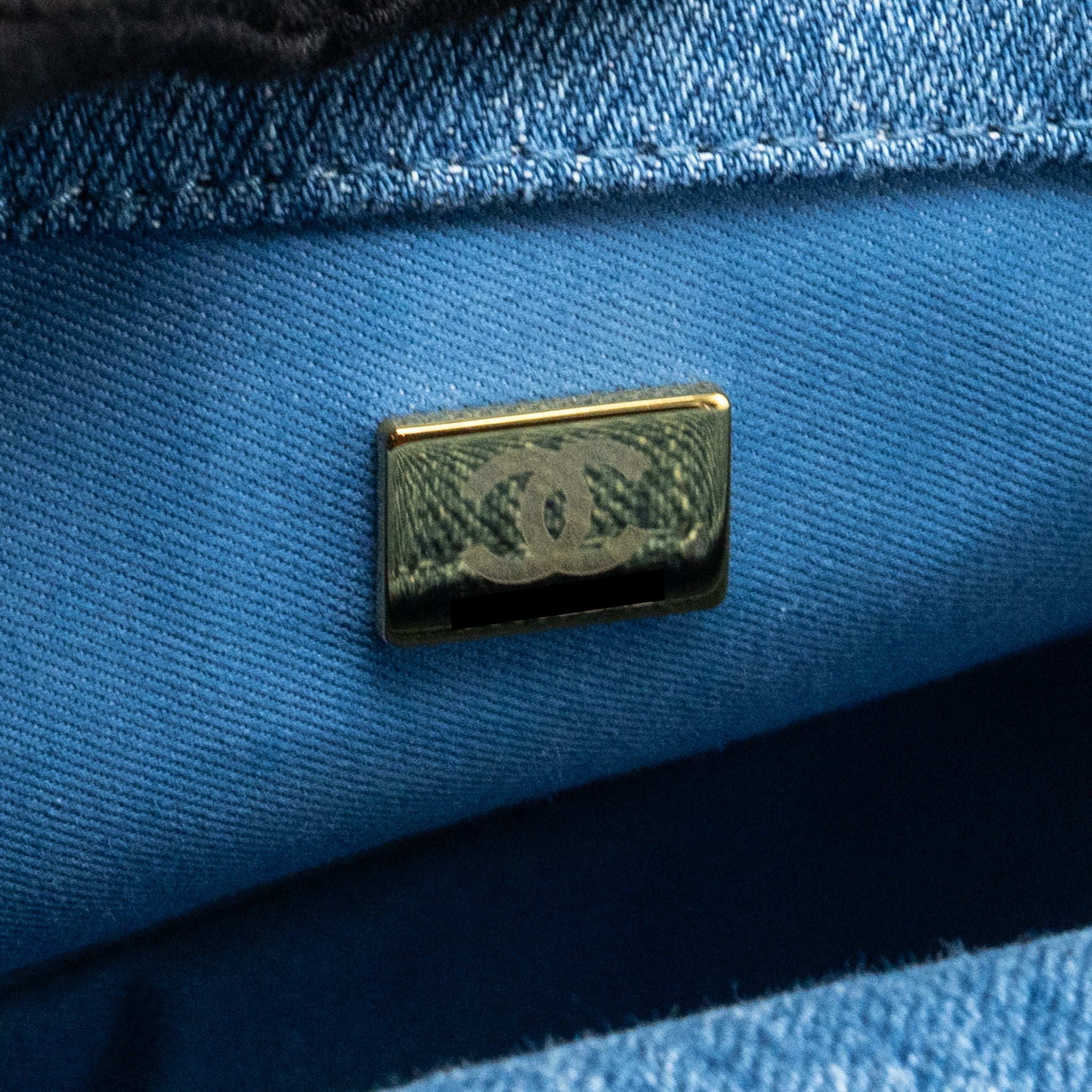 Chanel 22P Flap bag denim blue  (microchip)