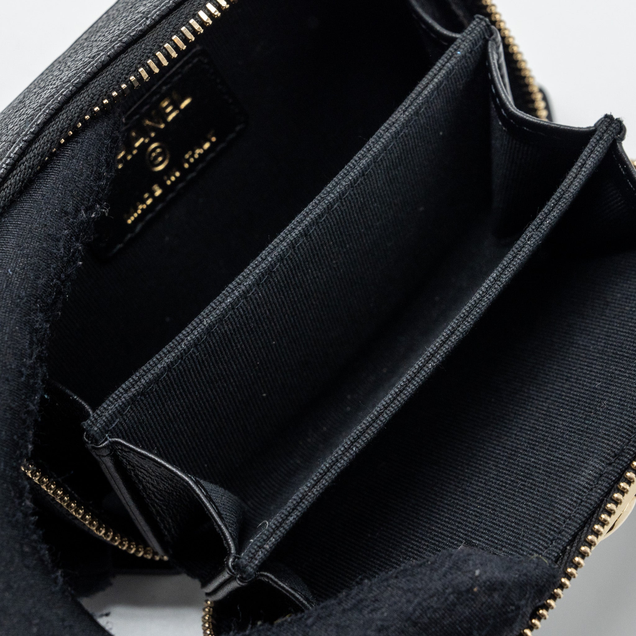 Chanel boy zipper card holder with chain caviar black L
