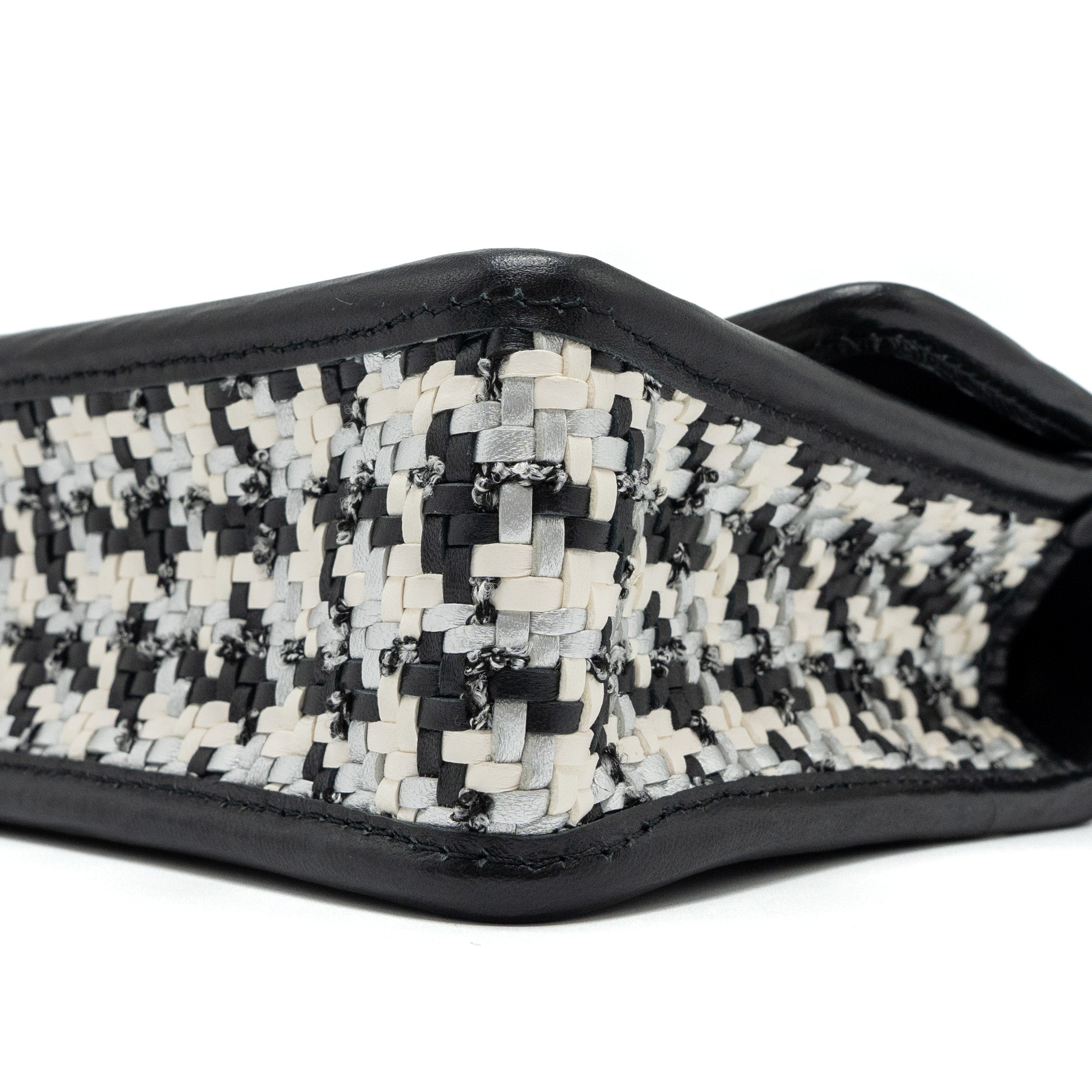 Chanel 23C Houndstooth Weaving Flap Bag Tweed/Lambskin Black/White Brushed  (Microchip)