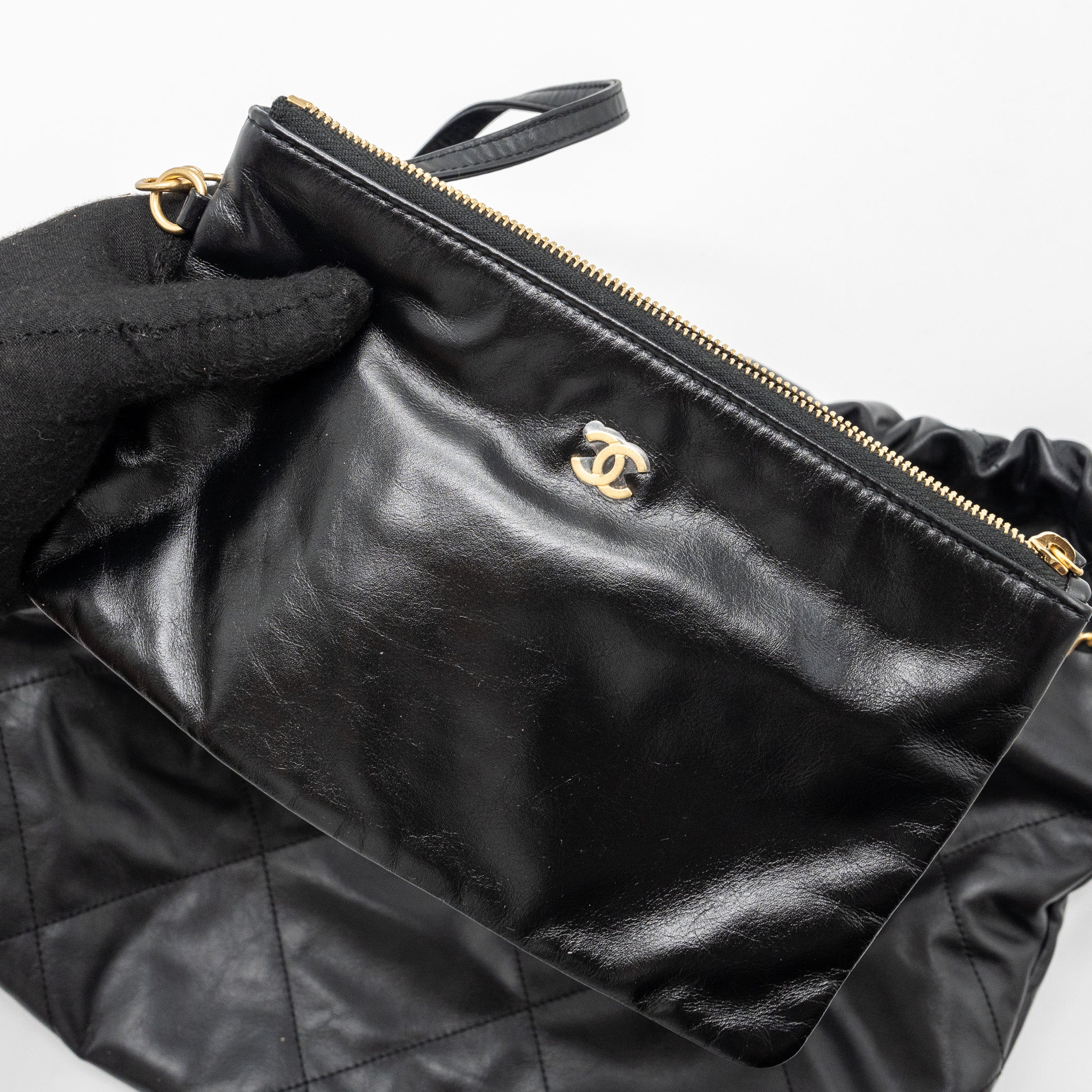 Chanel medium 22 bag calfskin black  (microchip)