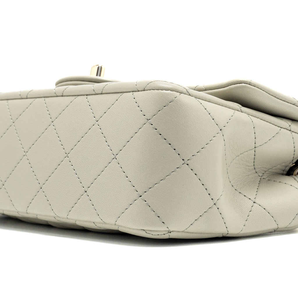 Chanel 22C mini rectangular flap bag lambskin grey L (microchip)