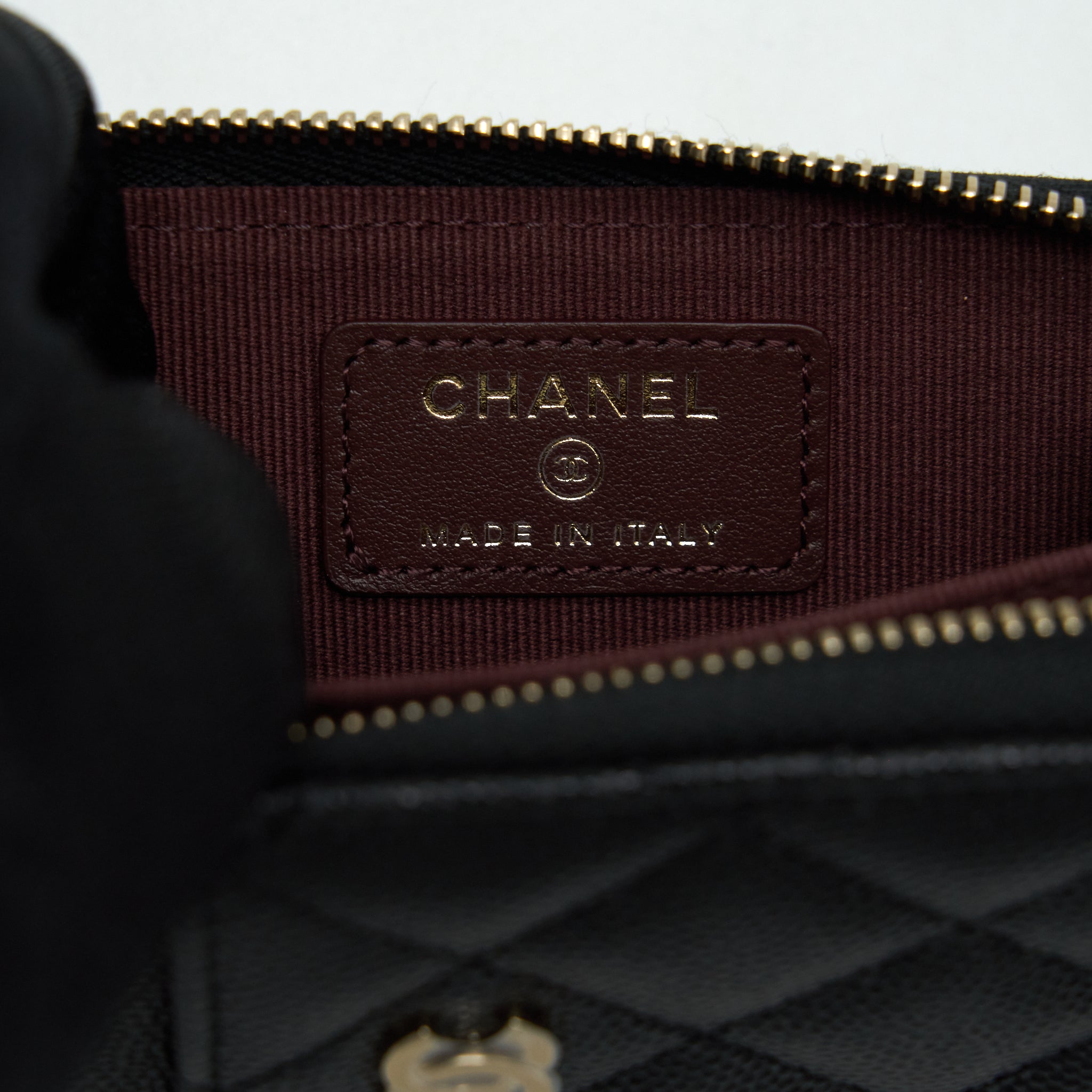 Chanel 22P Zip Card Holder Caviar Black L