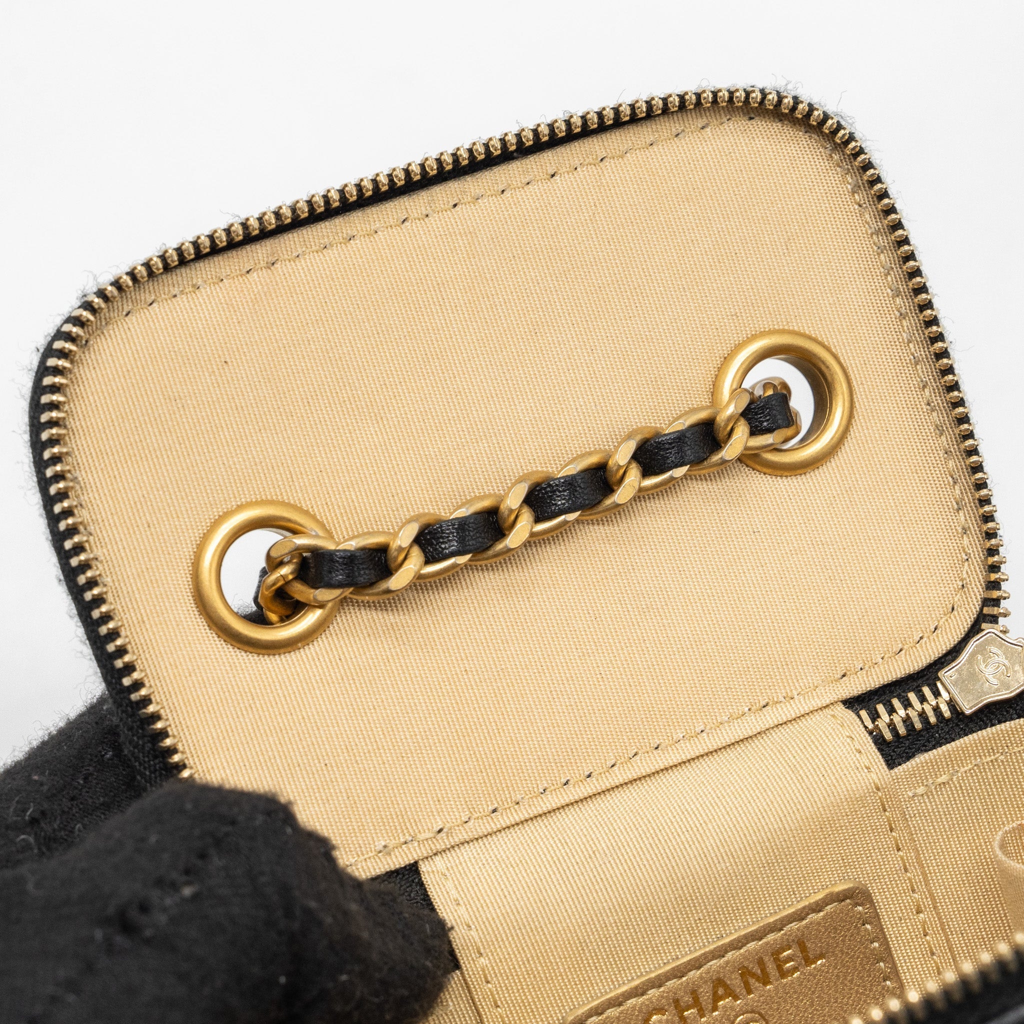 Chanel Pearl Crush mini vanity with chain lambskin black with
