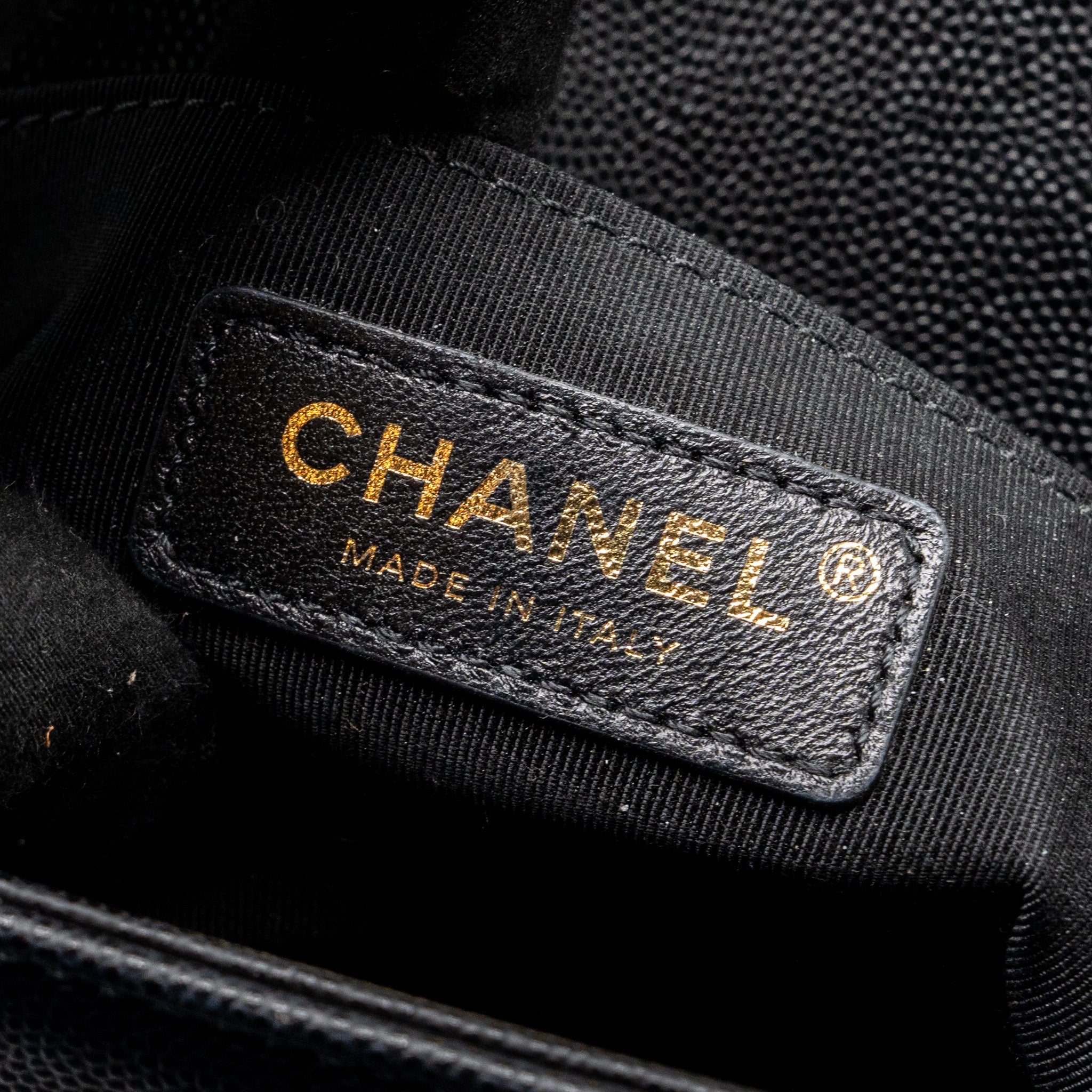Chanel small boy bag caviar black  (Microchip)