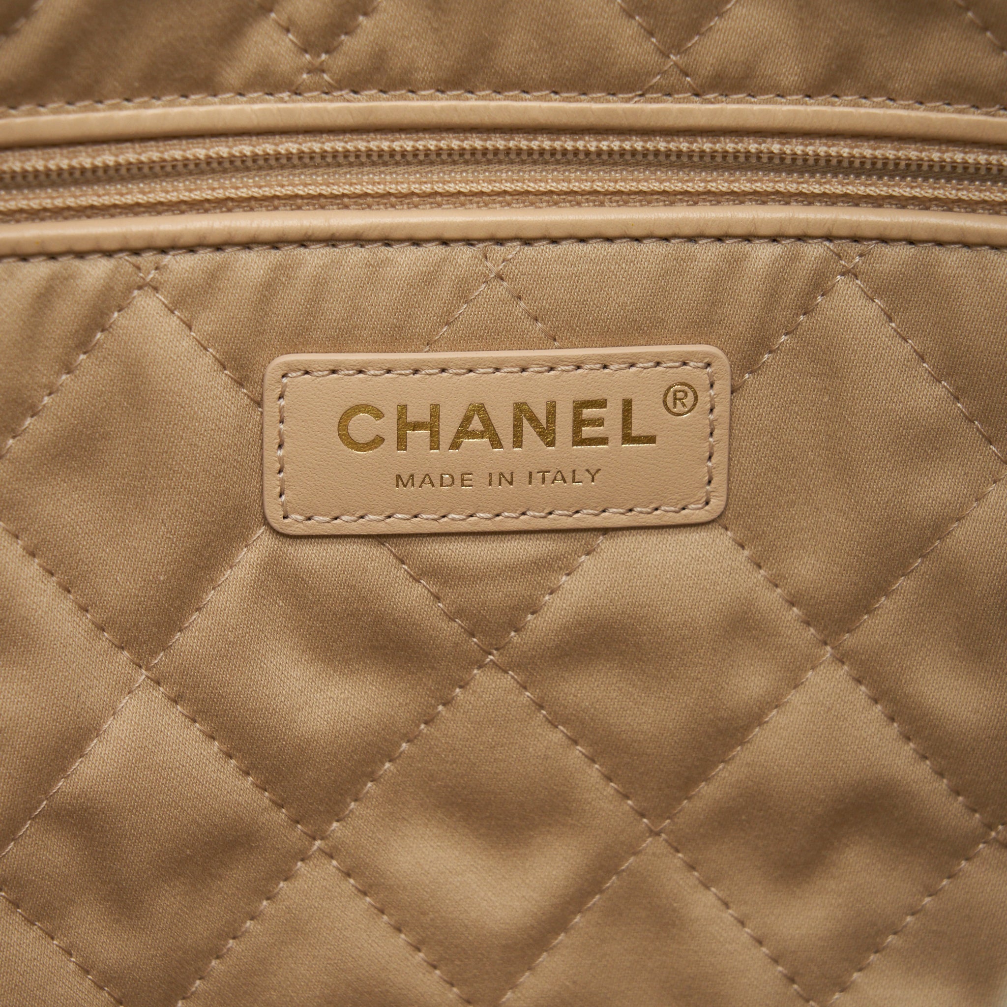 Chanel Medium 22 Bag Shiny Calfskin White