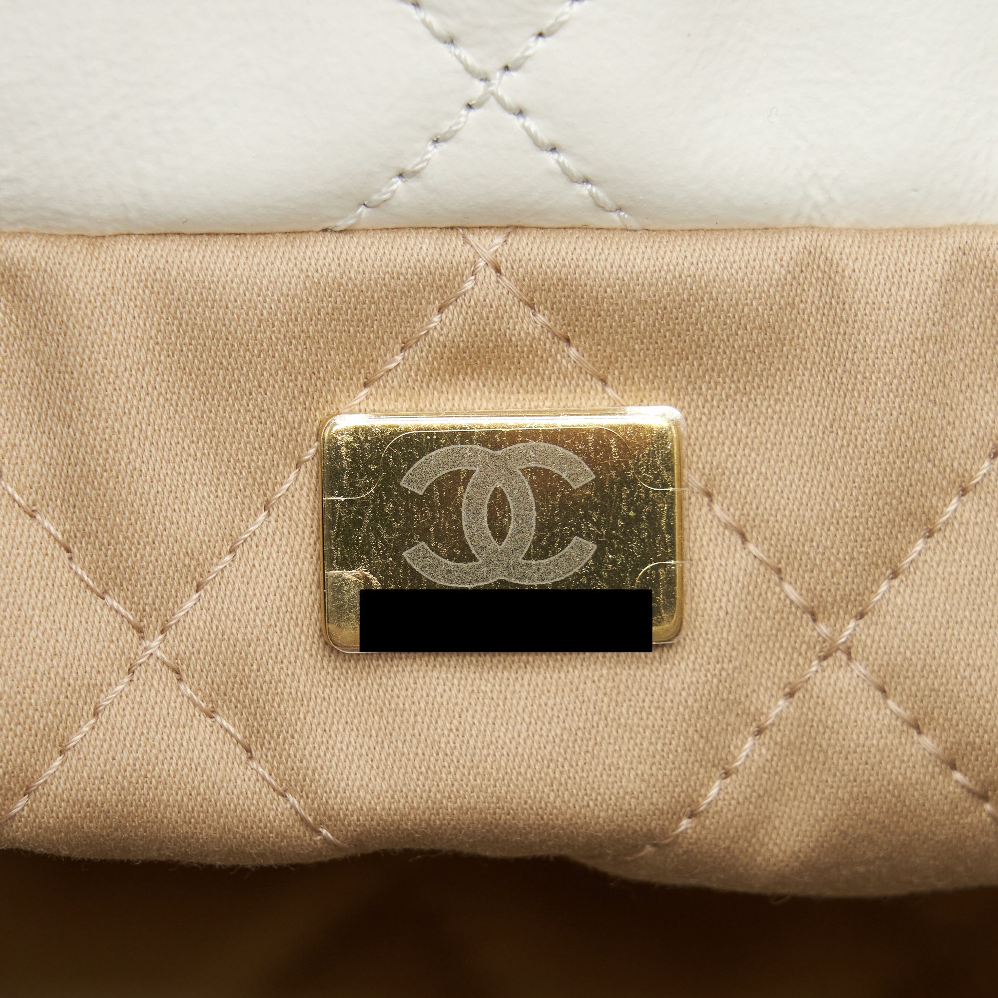 Chanel Medium 22 Bag Shiny Calfskin White