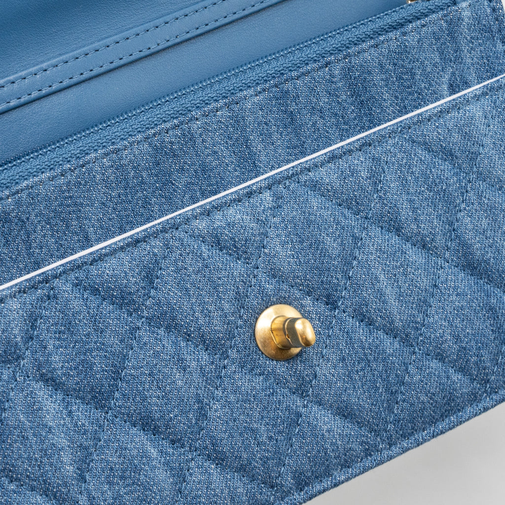 Chanel pearl crush wallet on chain denim blue  (microchip)