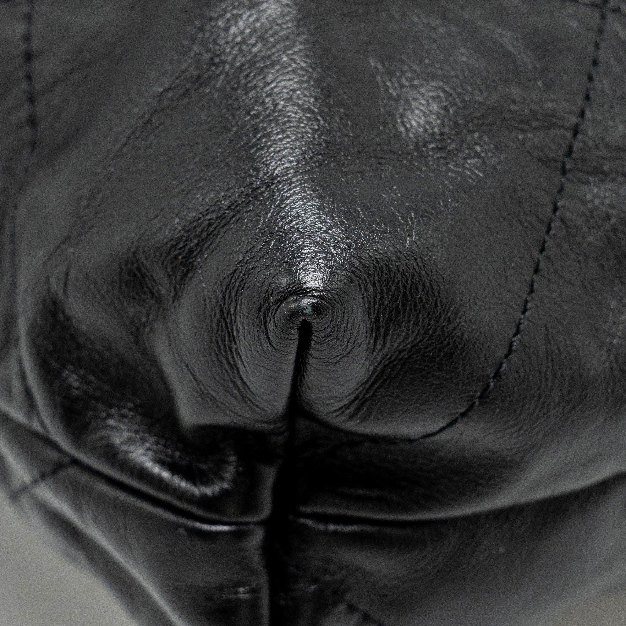 Chanel Medium 22 Shiny Calfskin Black  (microchip)