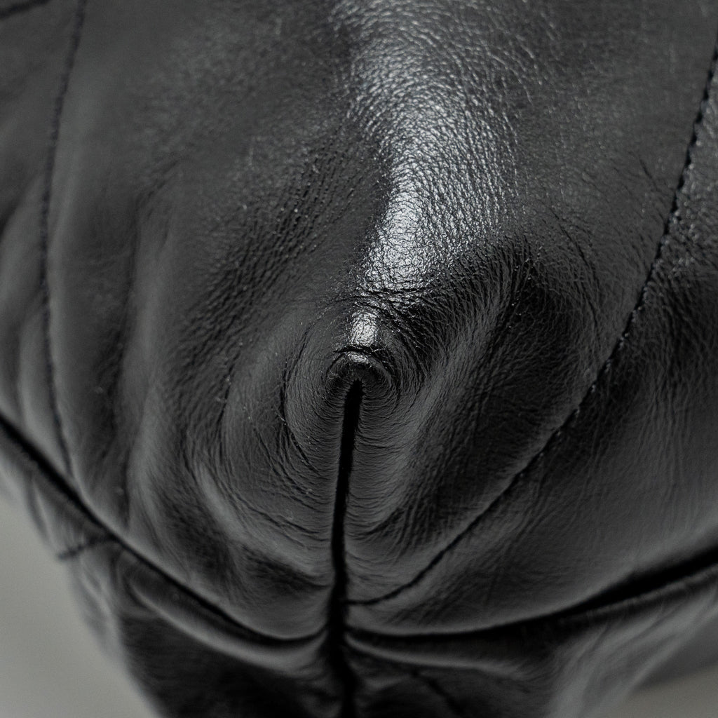 Chanel Medium 22 Shiny Calfskin Black  (microchip)