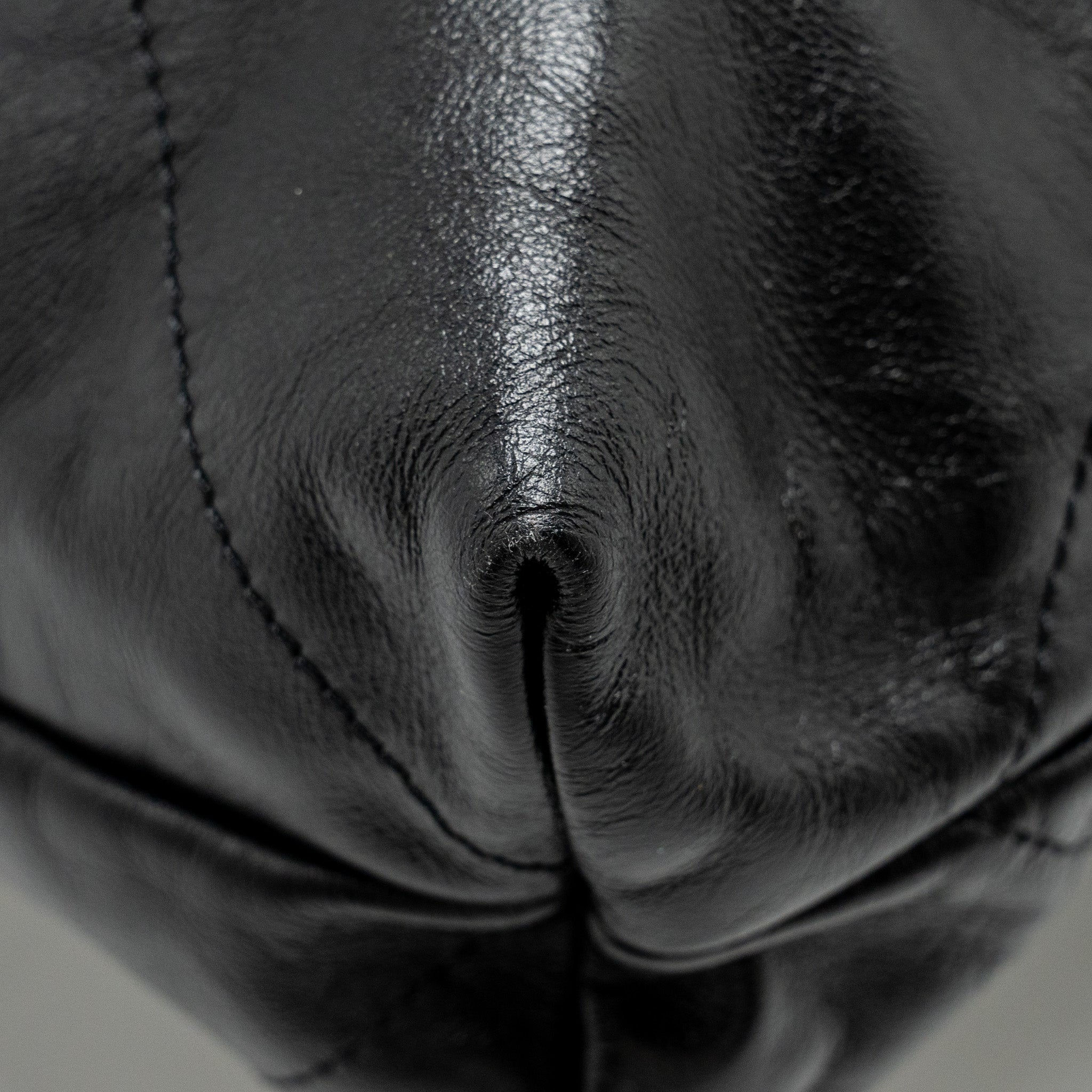 Chanel Medium 22 Shiny Calfskin Black  (microchip)