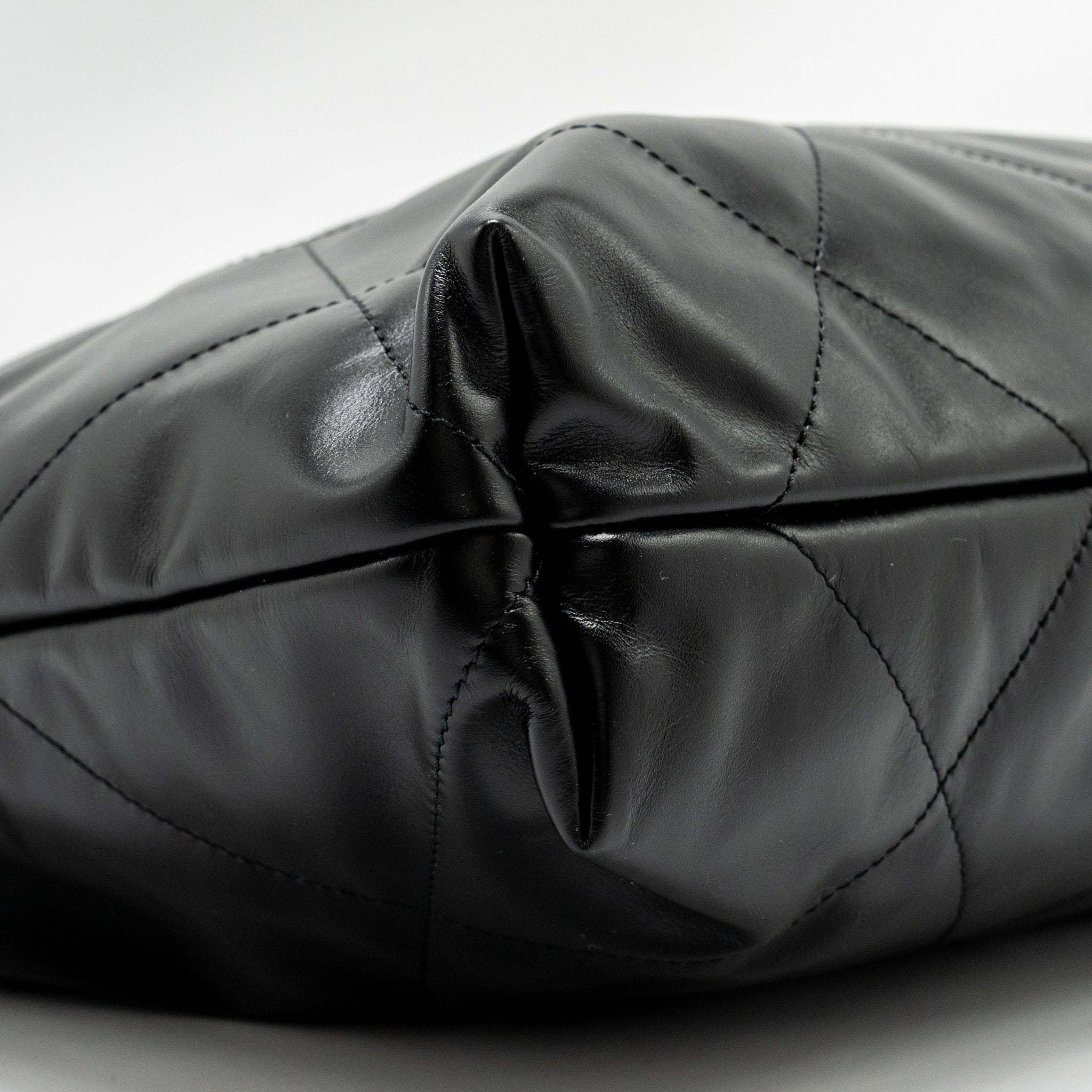 Chanel Medium 22 Bag Shiny Calfskin Black  (microchip)