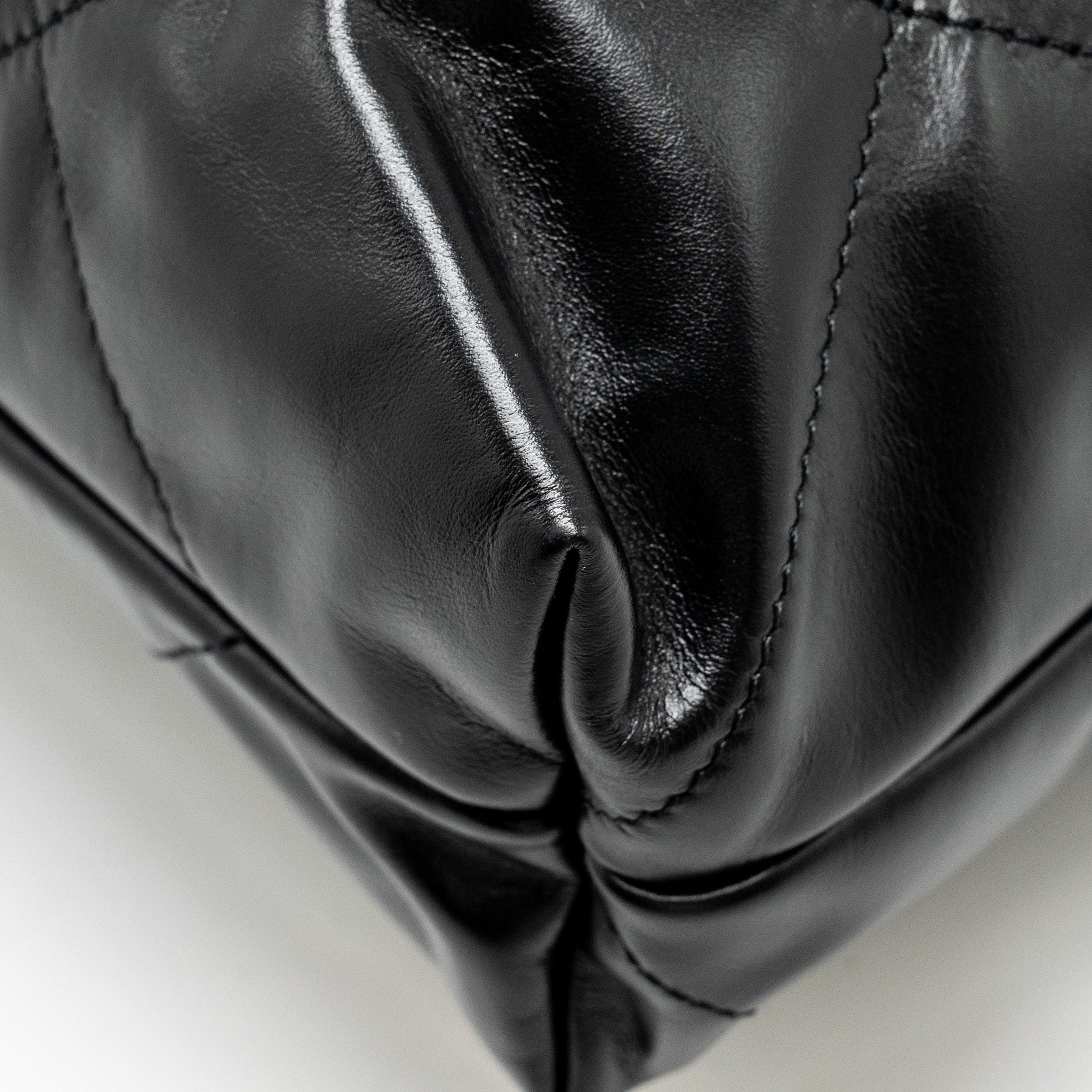 Chanel Medium 22 Bag Shiny Calfskin Black  (microchip)