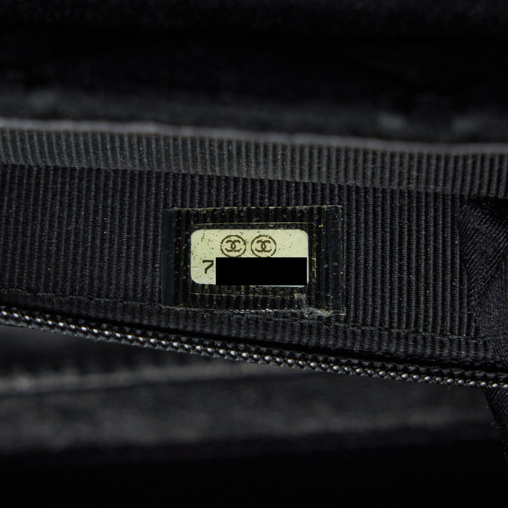 Chanel Vintage Shoulder Bag fabric Black  With An Extra Bag Charm