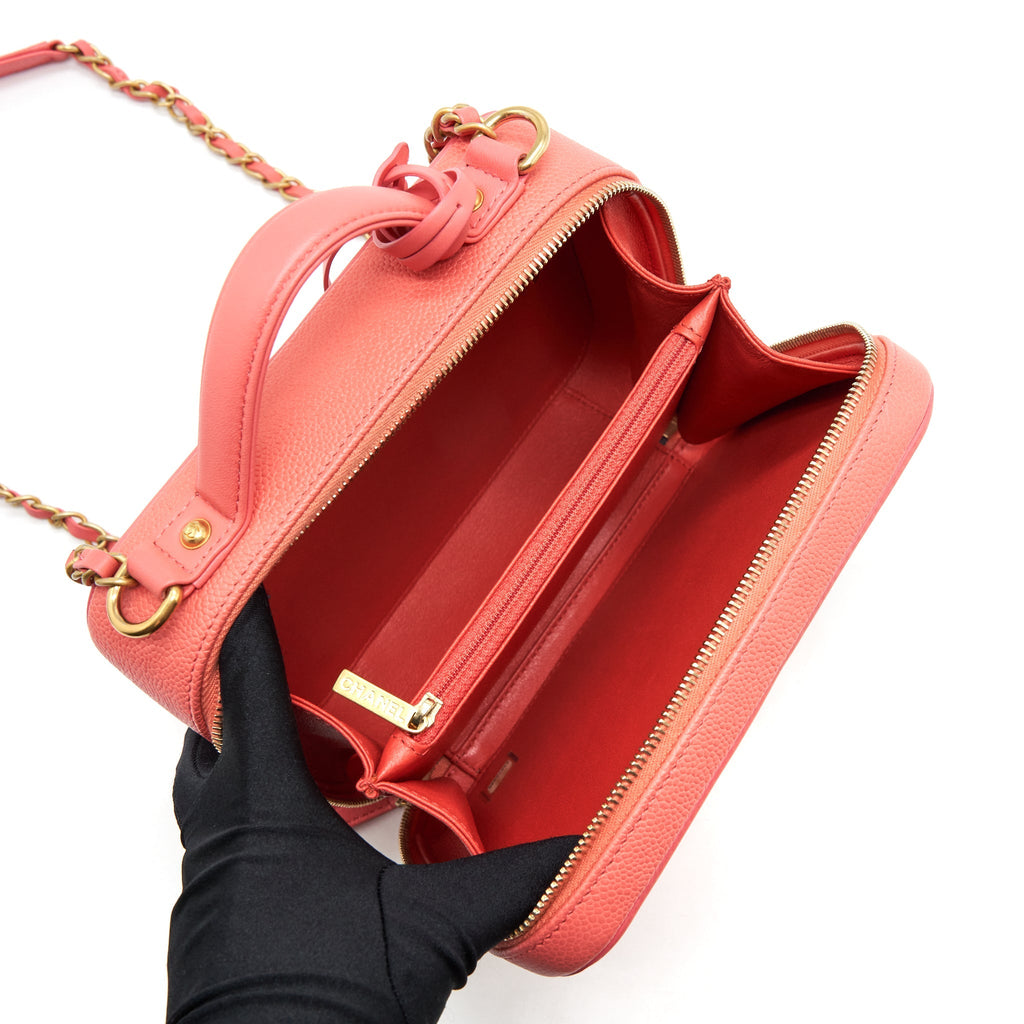 Chanel Vanity Case Medium Caviar Pink