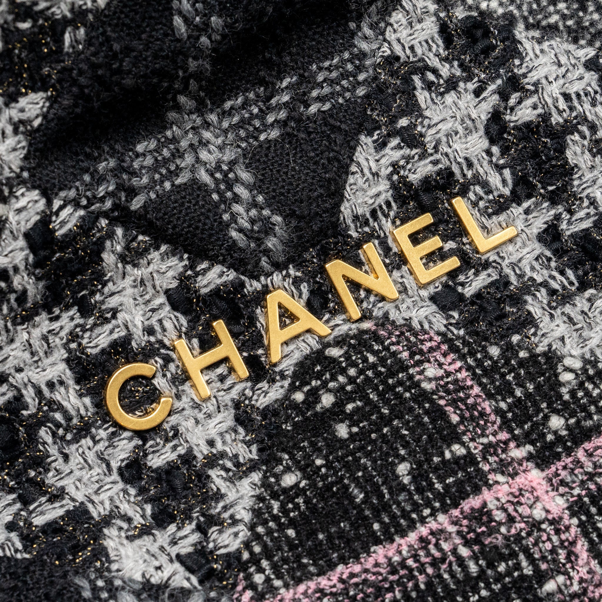 Chanel Medium 22 Bag fabric / tweed multicolour  (microchip)
