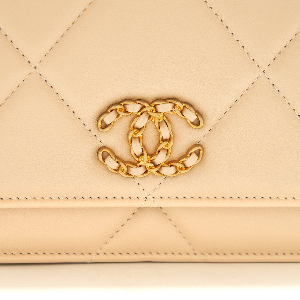 Chanel 19 wallet on chain lambskin beige