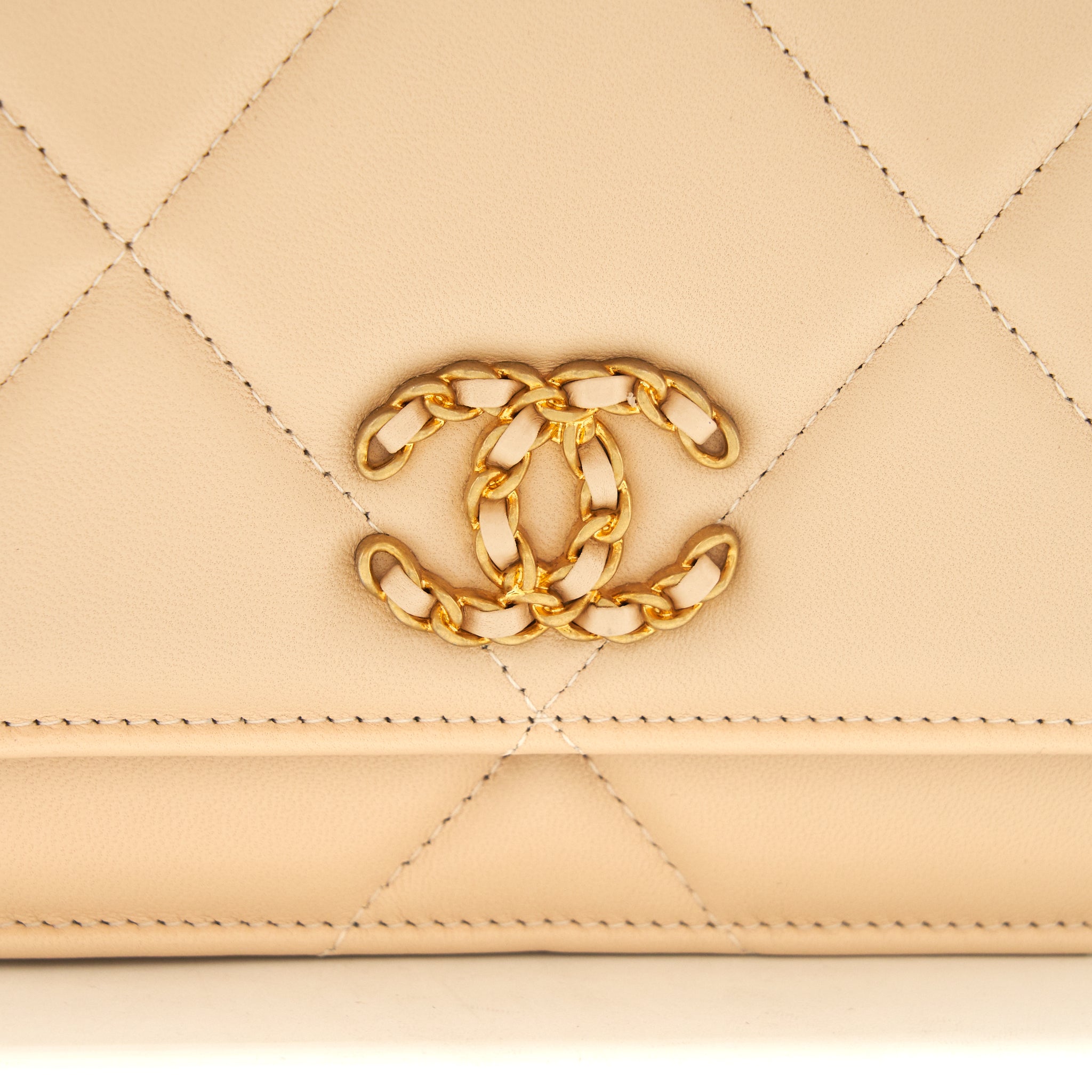 Chanel 19 wallet on chain lambskin beige