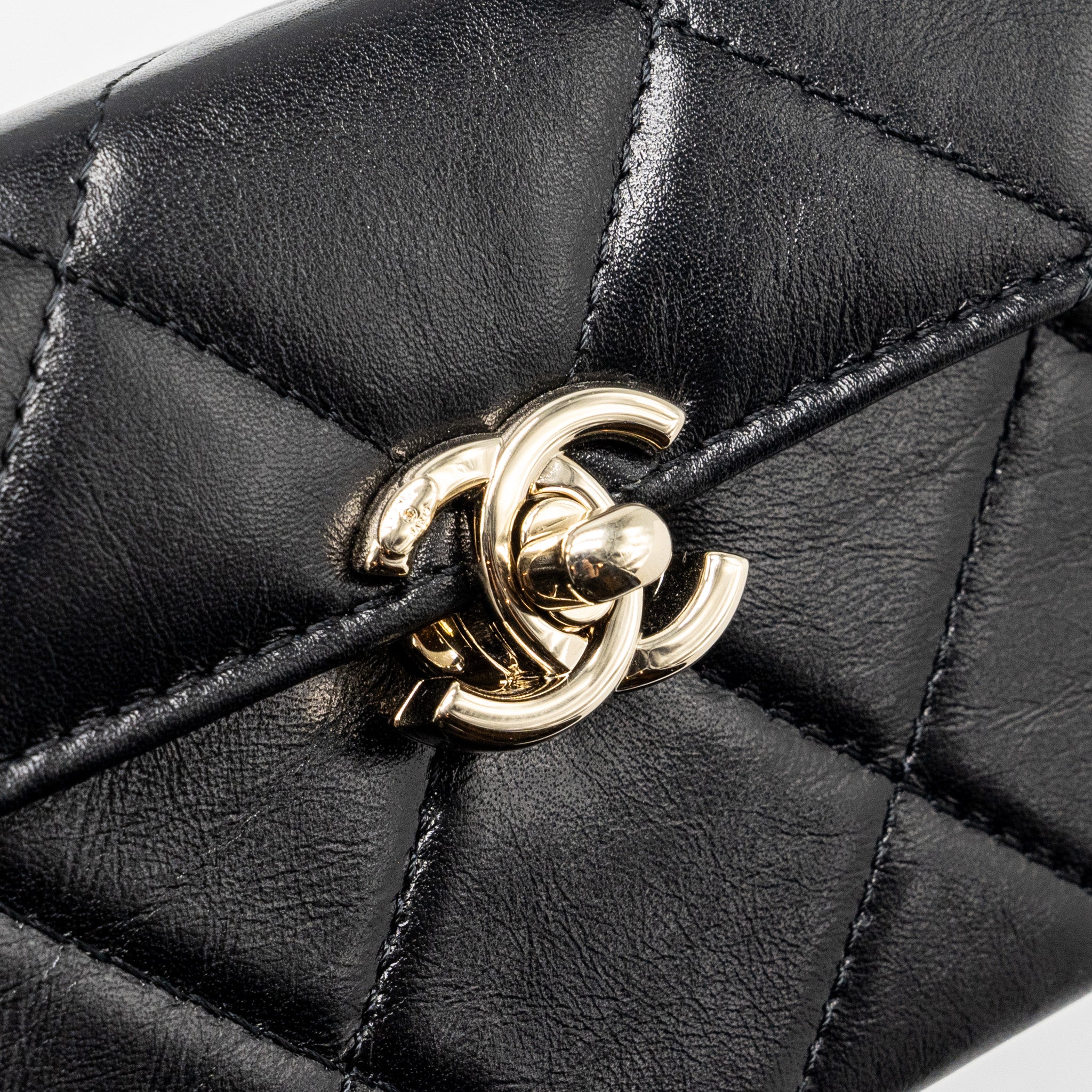 Chanel 23k top handle vanity bag shiny calfskin black  (microchip)