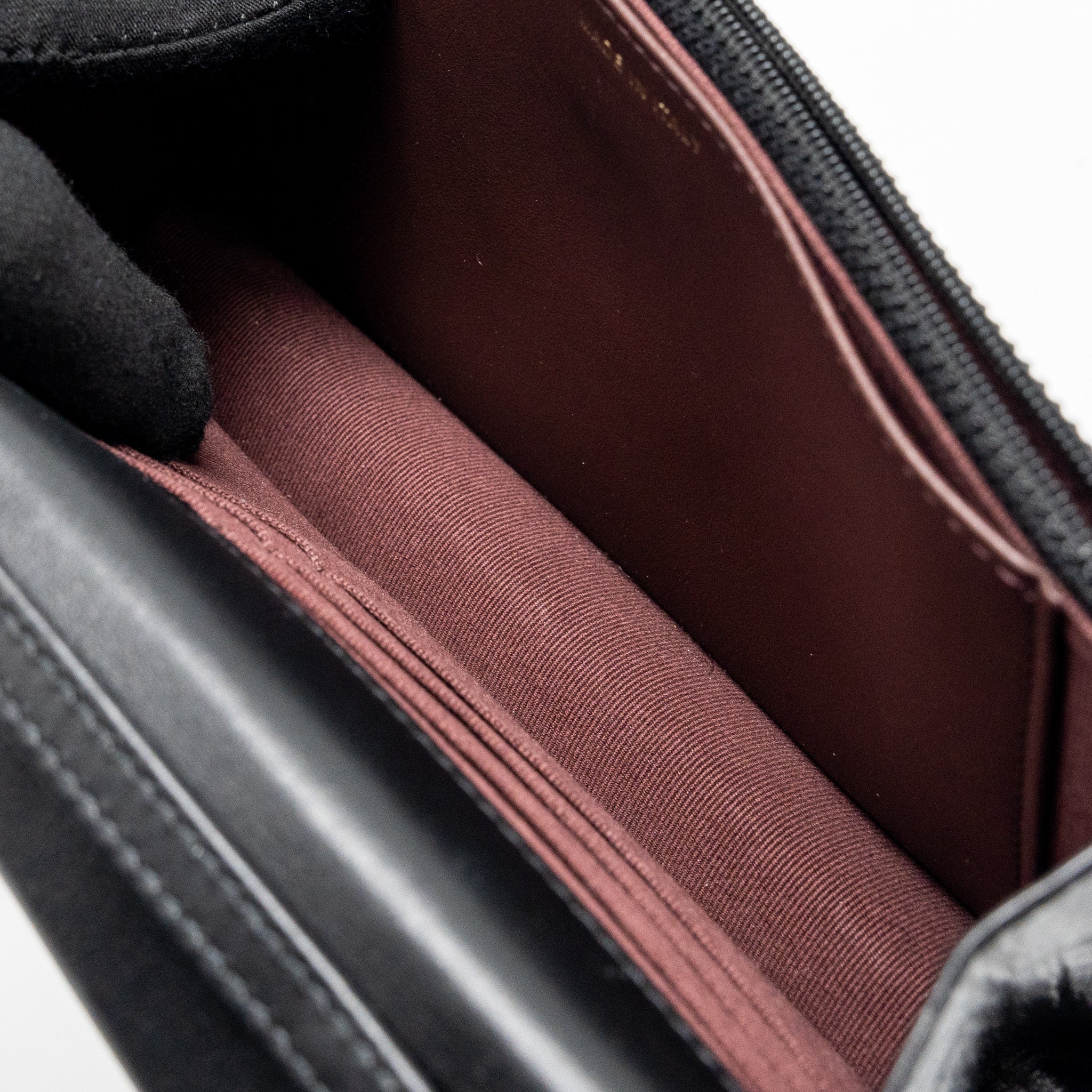 Chanel Chevron 2.55 reissue wallet on Chain aged calfskin black  (microchip)