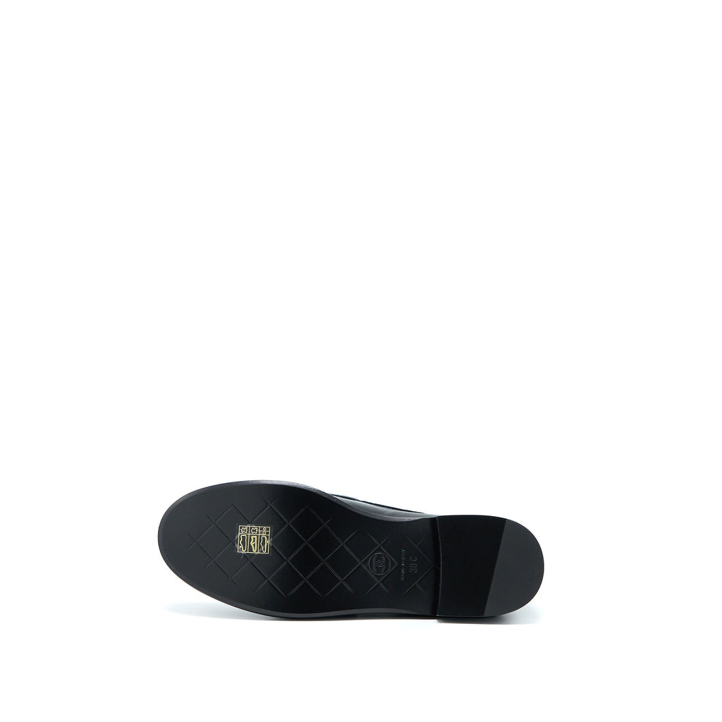 Chanel Size 38 CC Turnlock Loafers Black Quilted Leather L