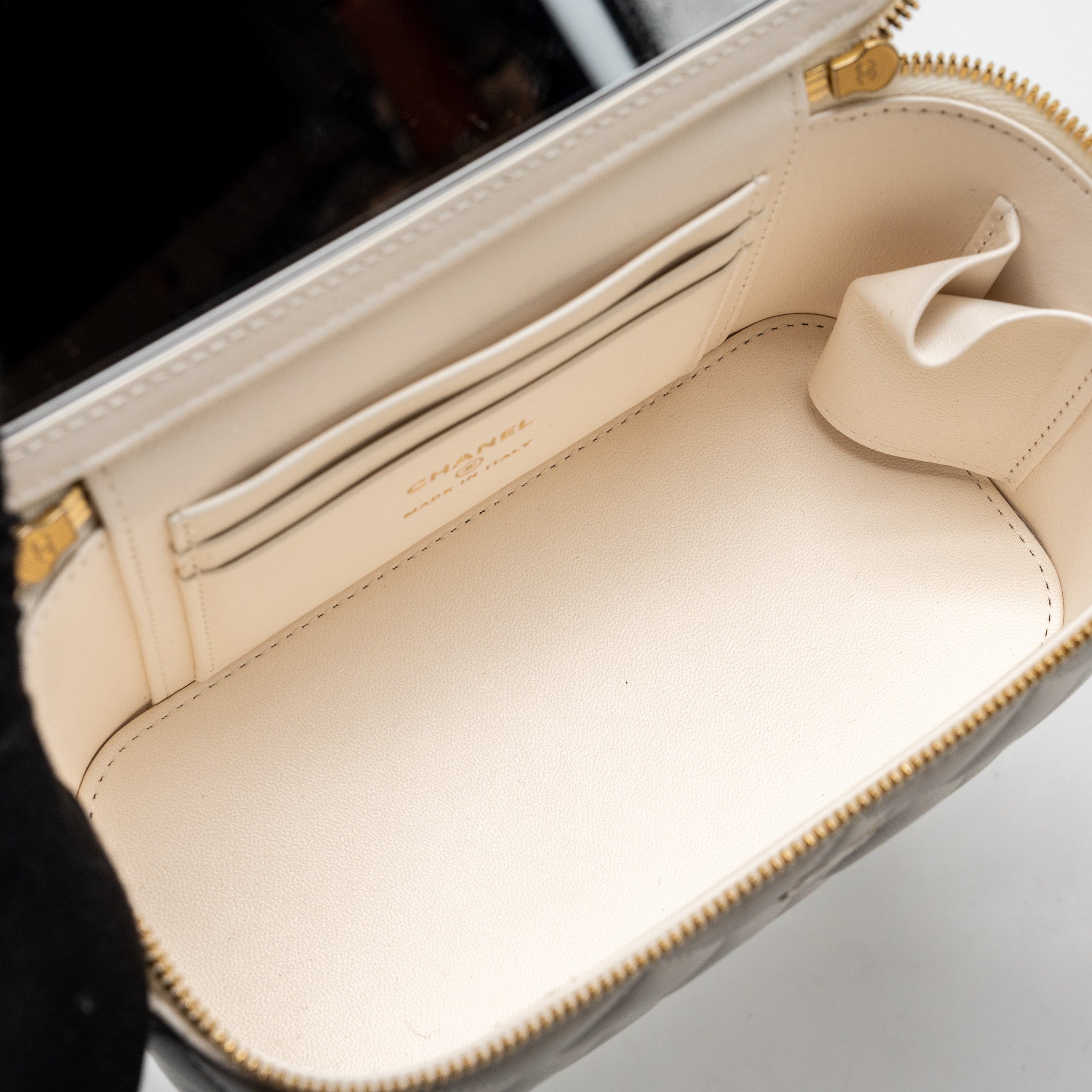 Chanel long vanity with Coco letter chain lambskin white  (microchip)