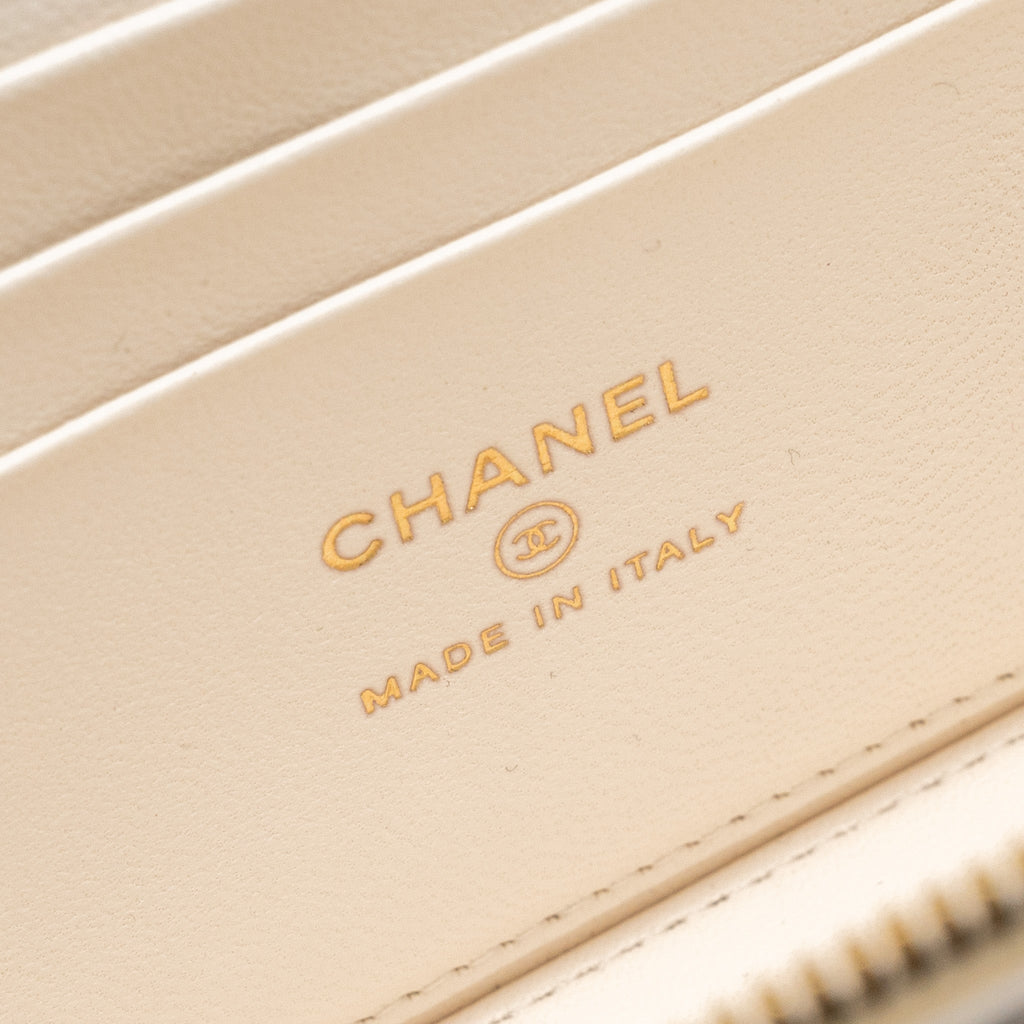 Chanel long vanity with Coco letter chain lambskin white  (microchip)