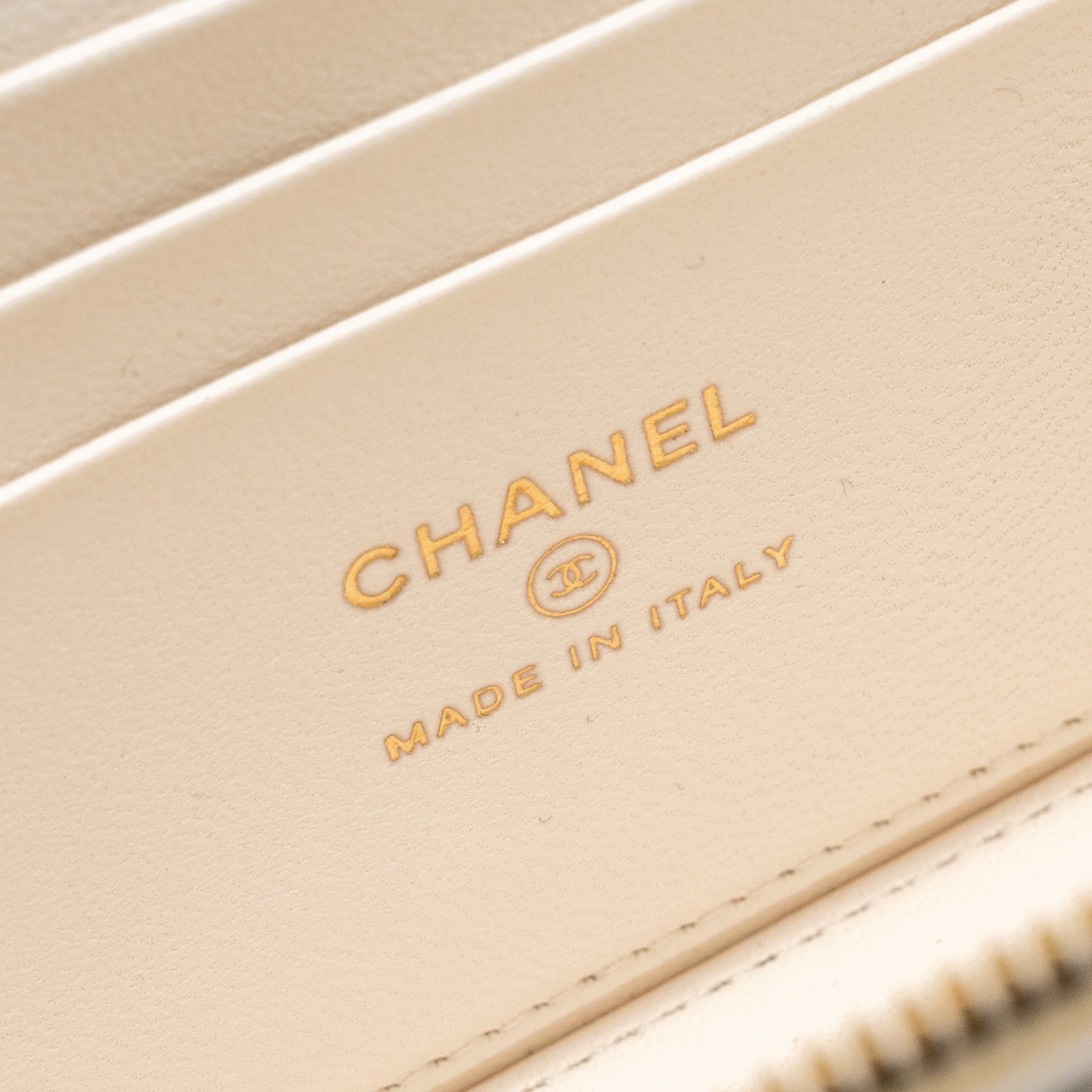 Chanel long vanity with Coco letter chain lambskin white  (microchip)