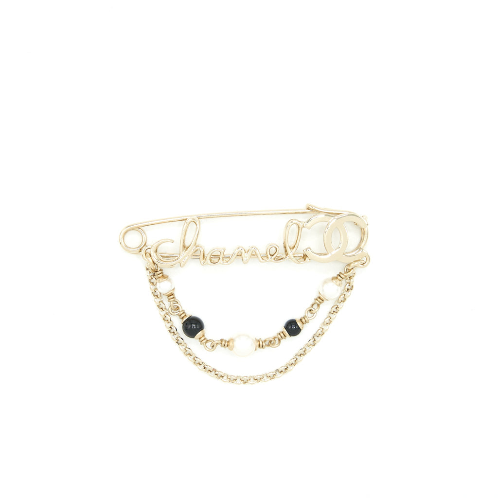Chanel 22P Pin / Letter Brooch L