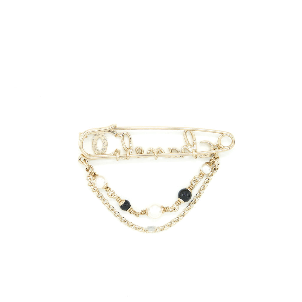 Chanel 22P Pin / Letter Brooch L