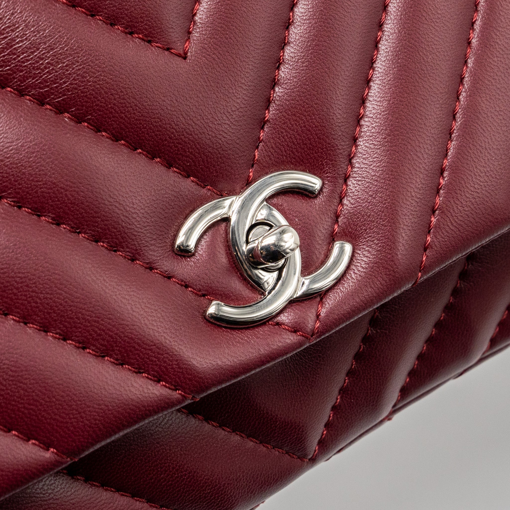 Chanel Chevron Flap bag Lambskin dark red