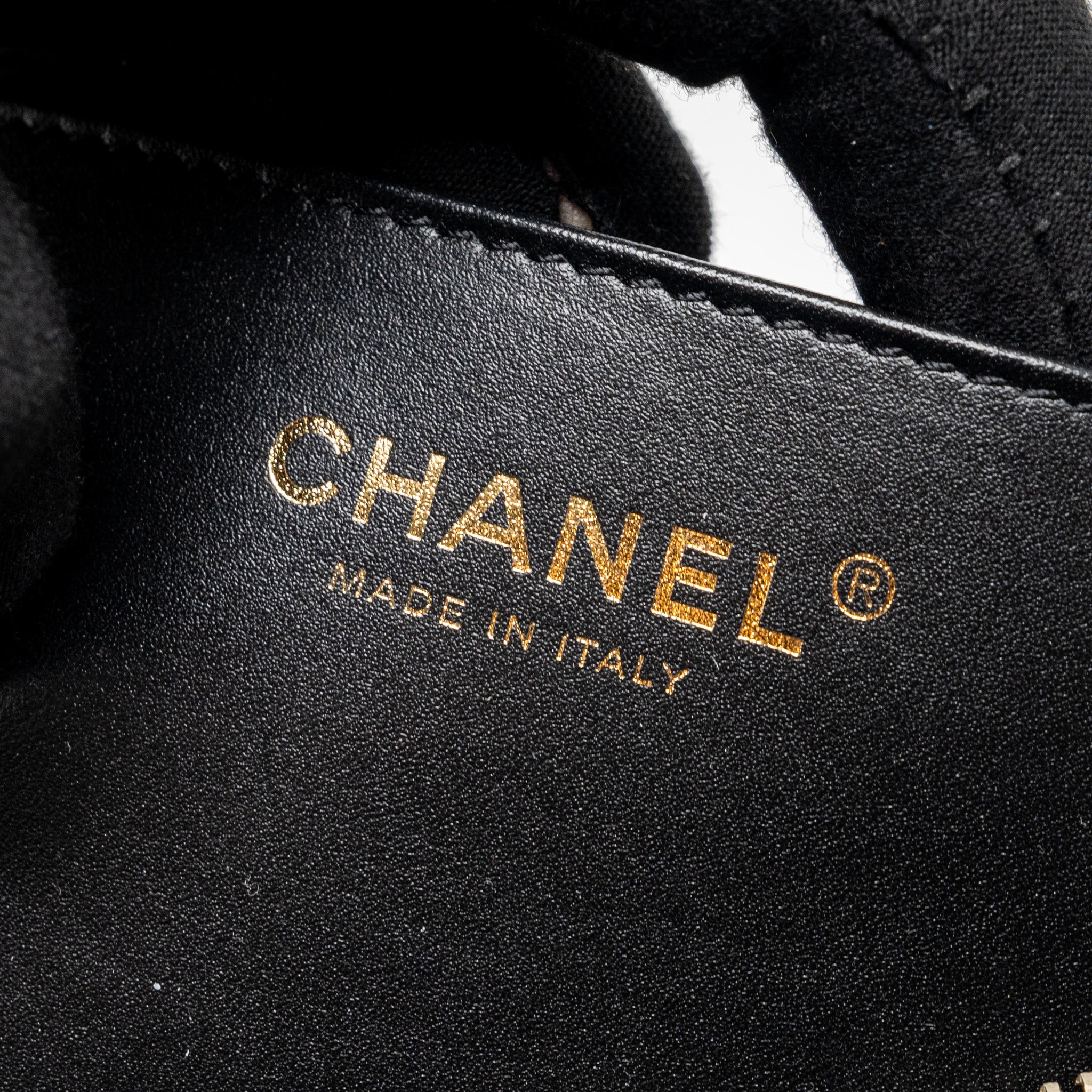 Chanel 23K hobo bag with adjustable chain lambkin black  (microchip)